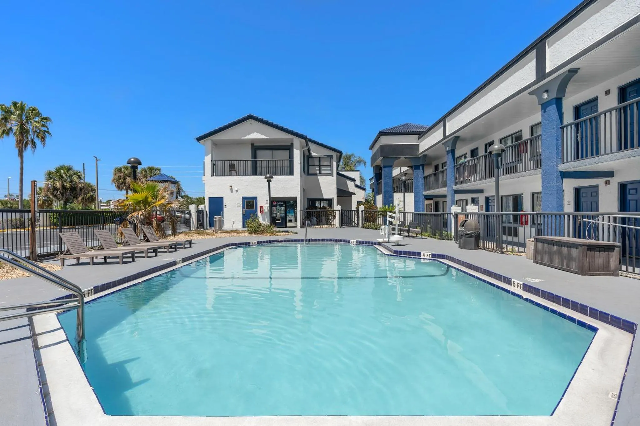 Swimming pool in Baymont by Wyndham Orlando East
