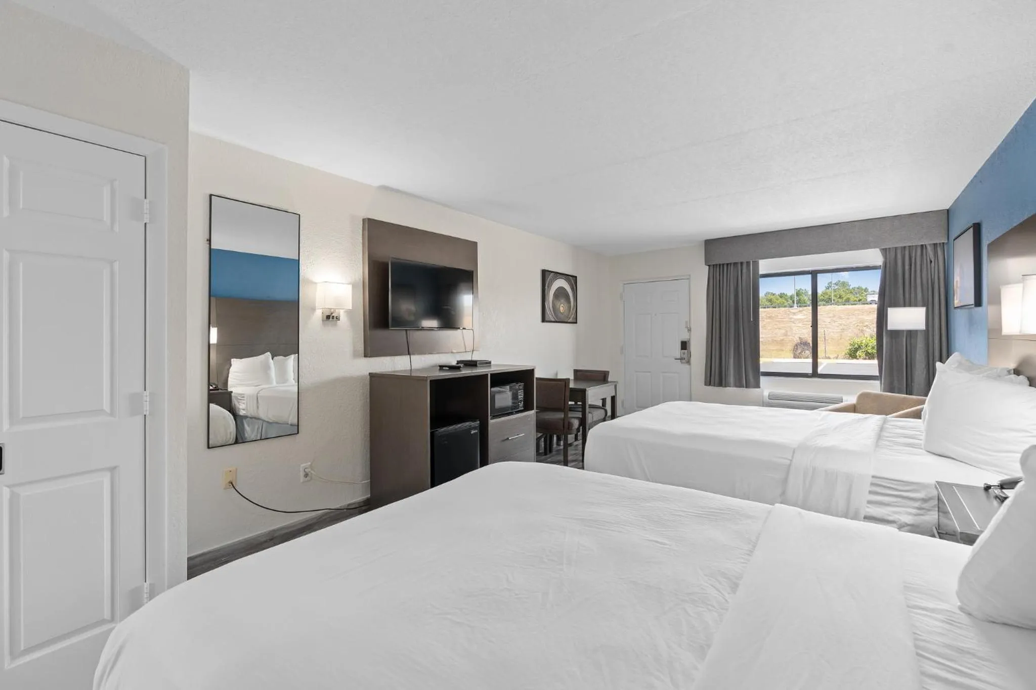 Bedroom, Bed in Baymont by Wyndham Orlando East