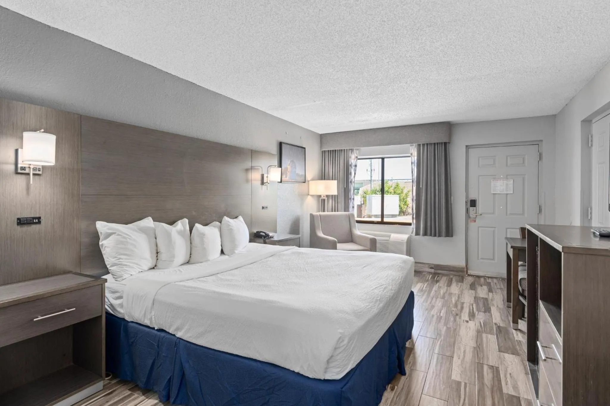Bedroom, Bed in Baymont by Wyndham Orlando East
