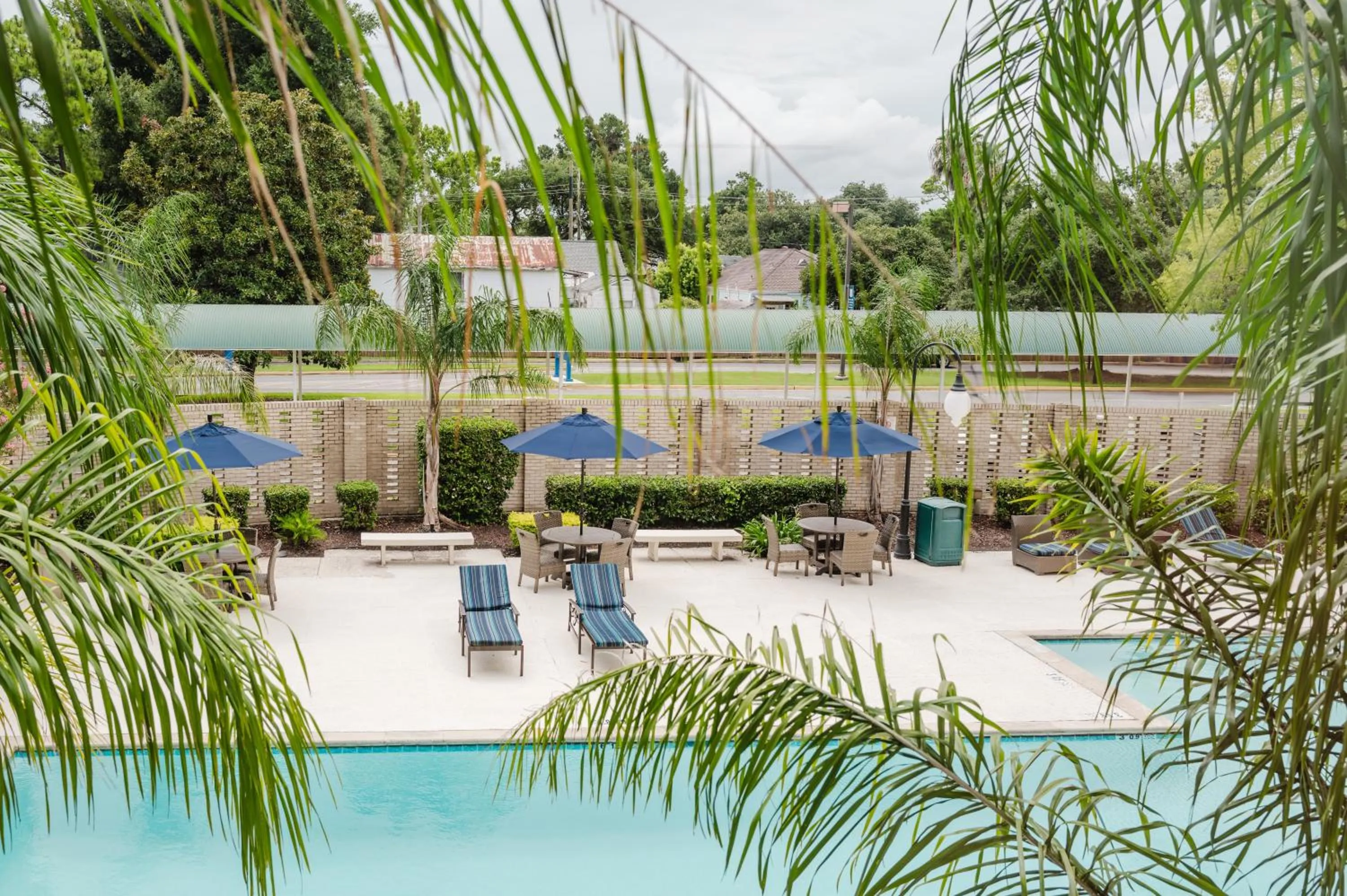 Swimming pool in Brent House Hotel