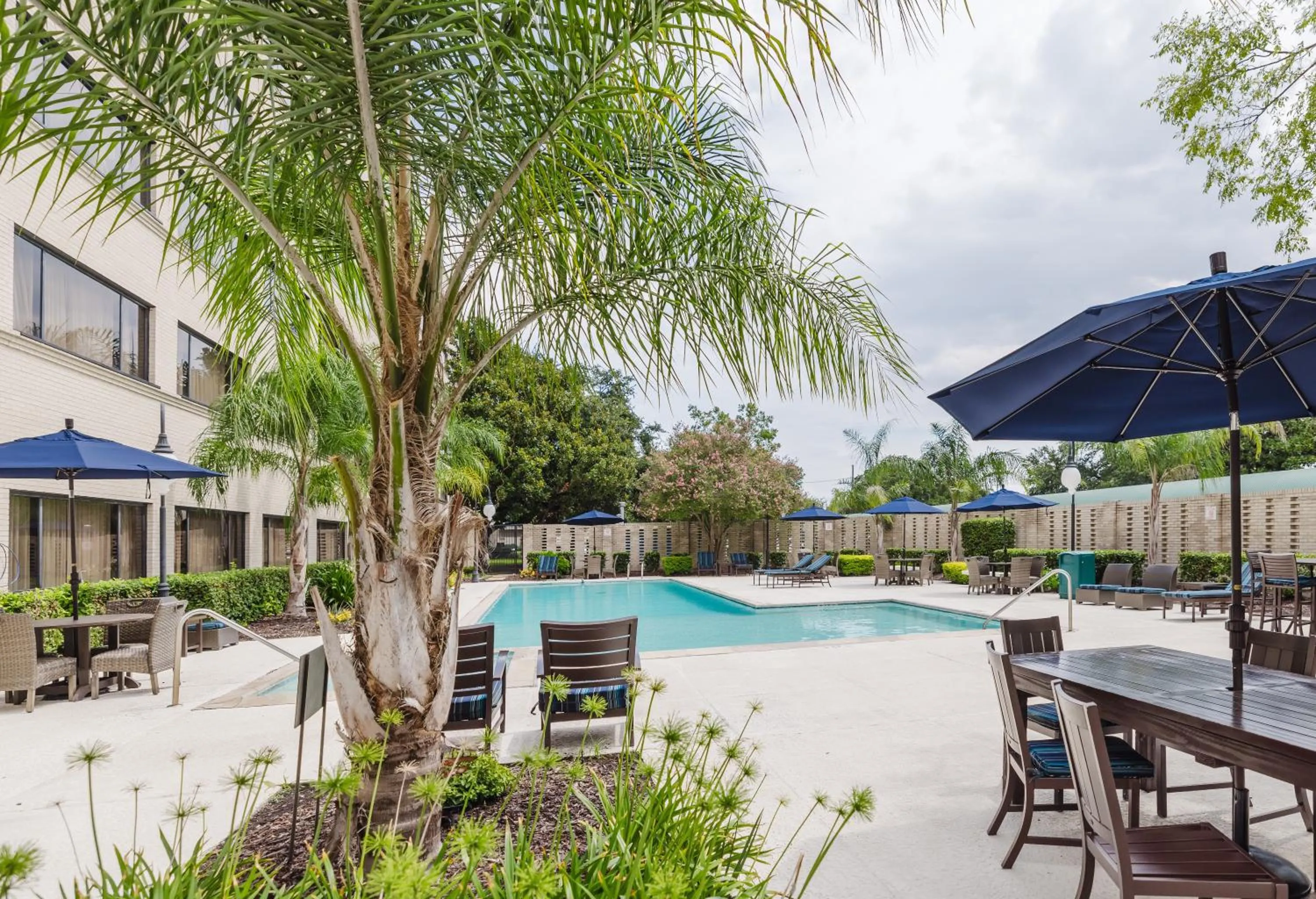 Swimming pool in Brent House Hotel