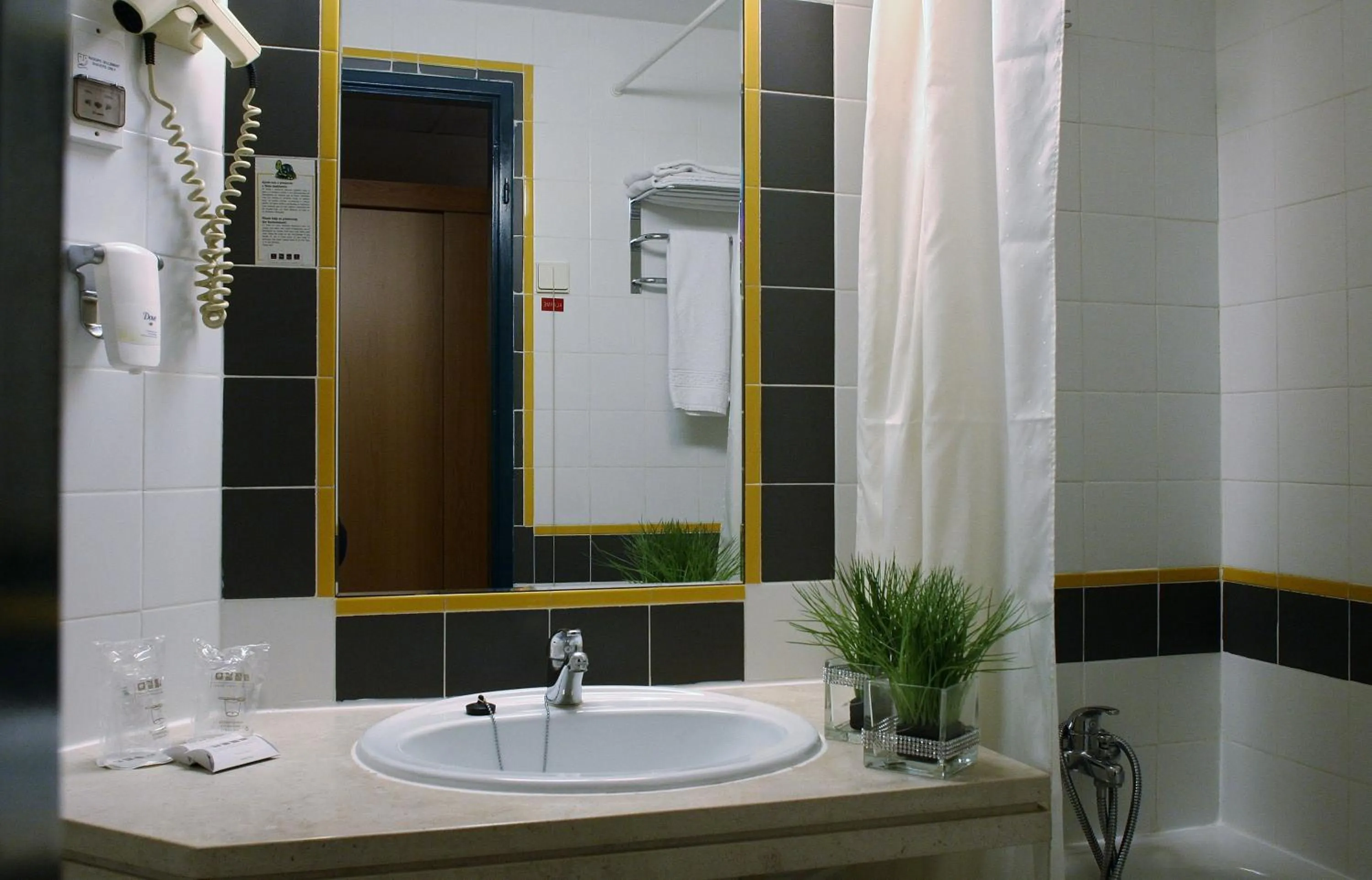 Bathroom in Flag Hotel Guimarães Fafe