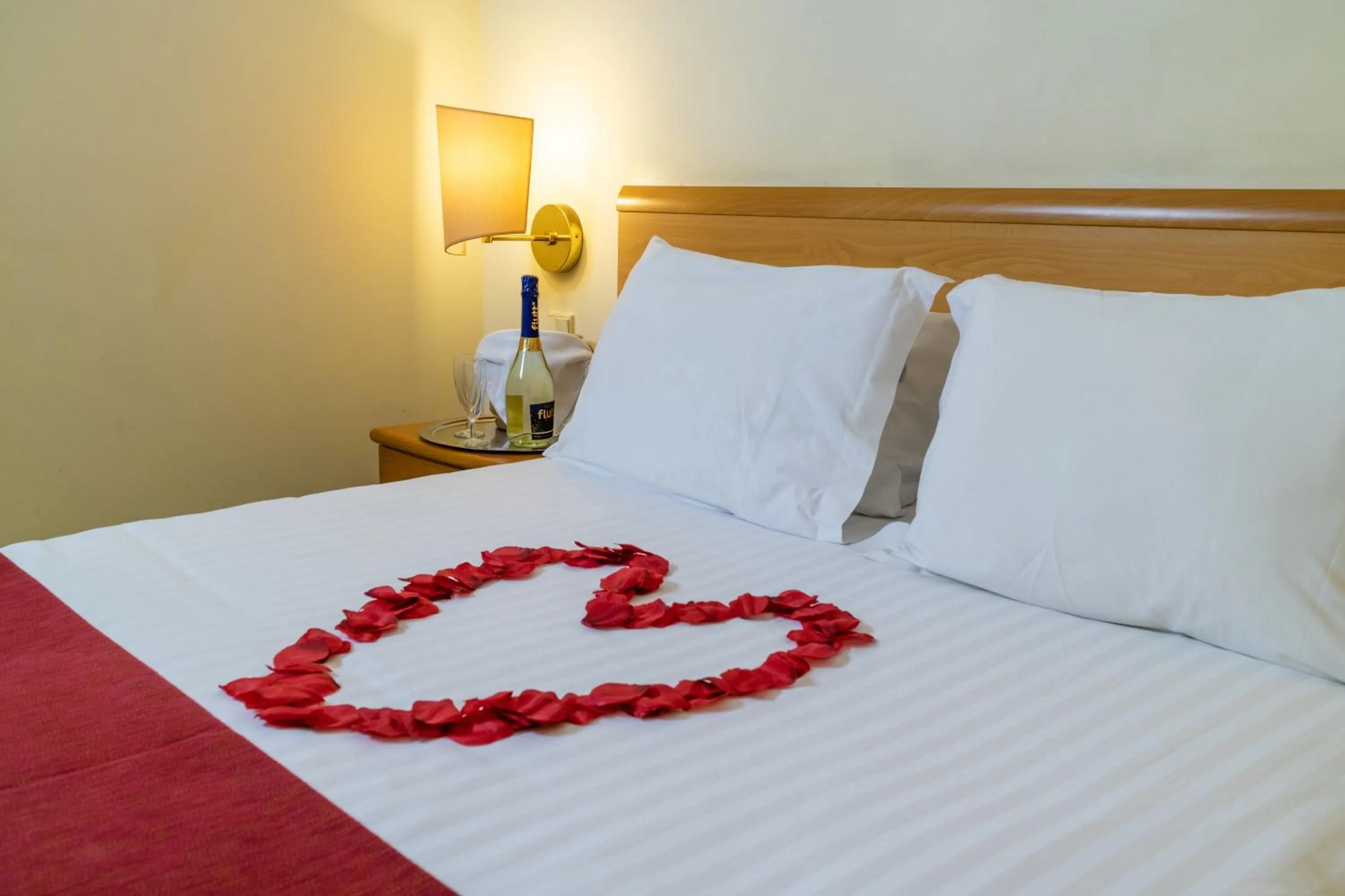 Bedroom, Bed in Flag Hotel Guimarães Fafe