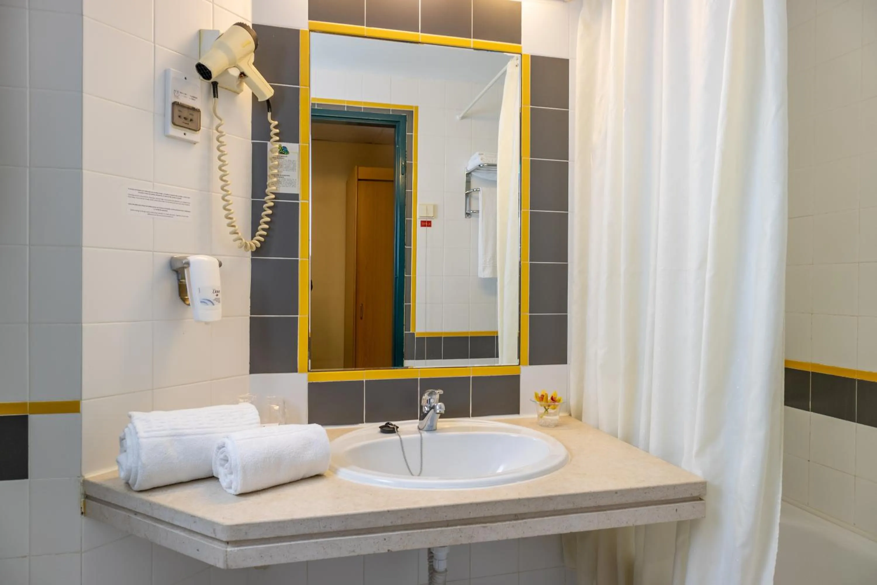 Bathroom in Flag Hotel Guimarães Fafe