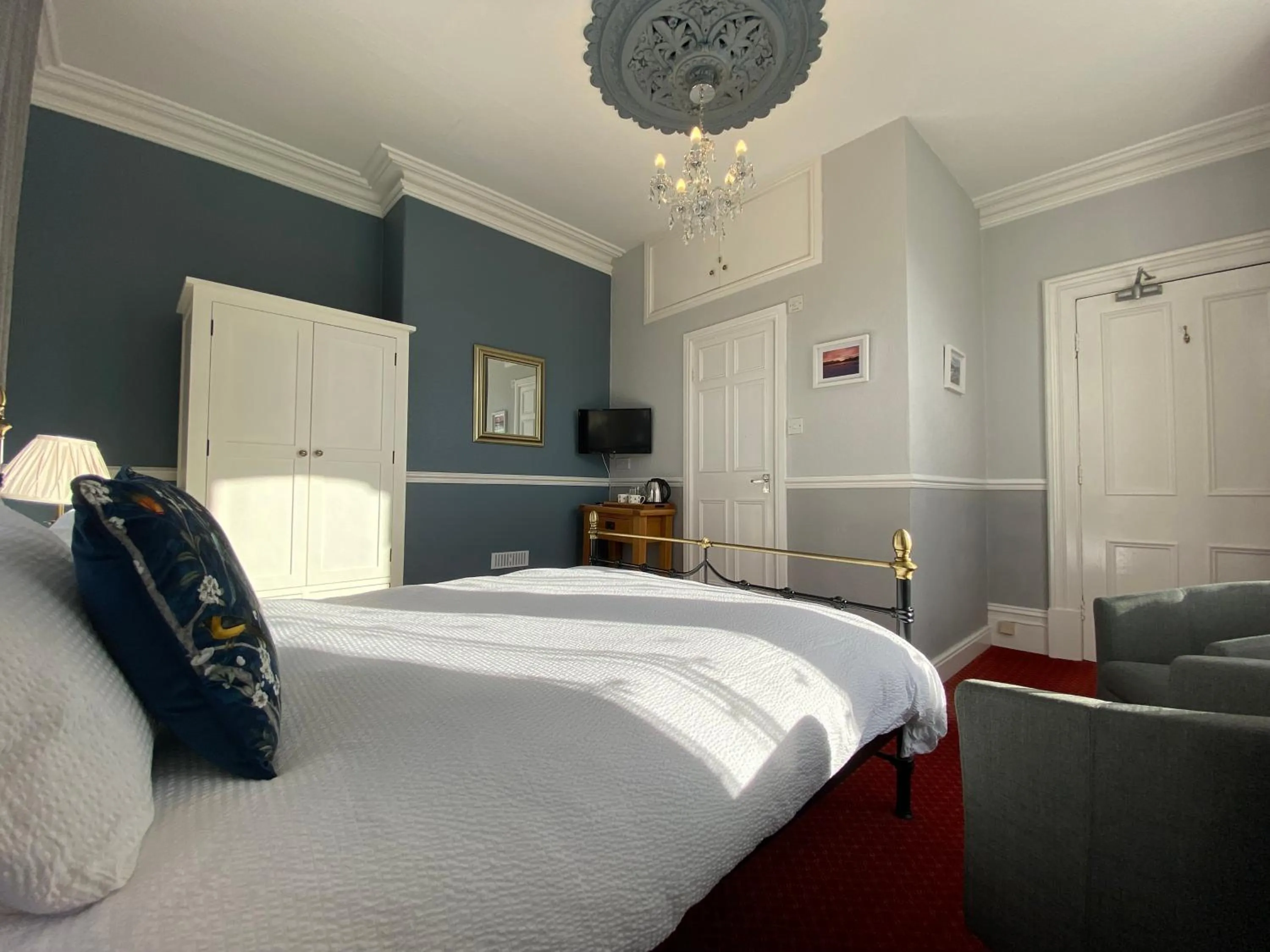 Bedroom in Goodwin House