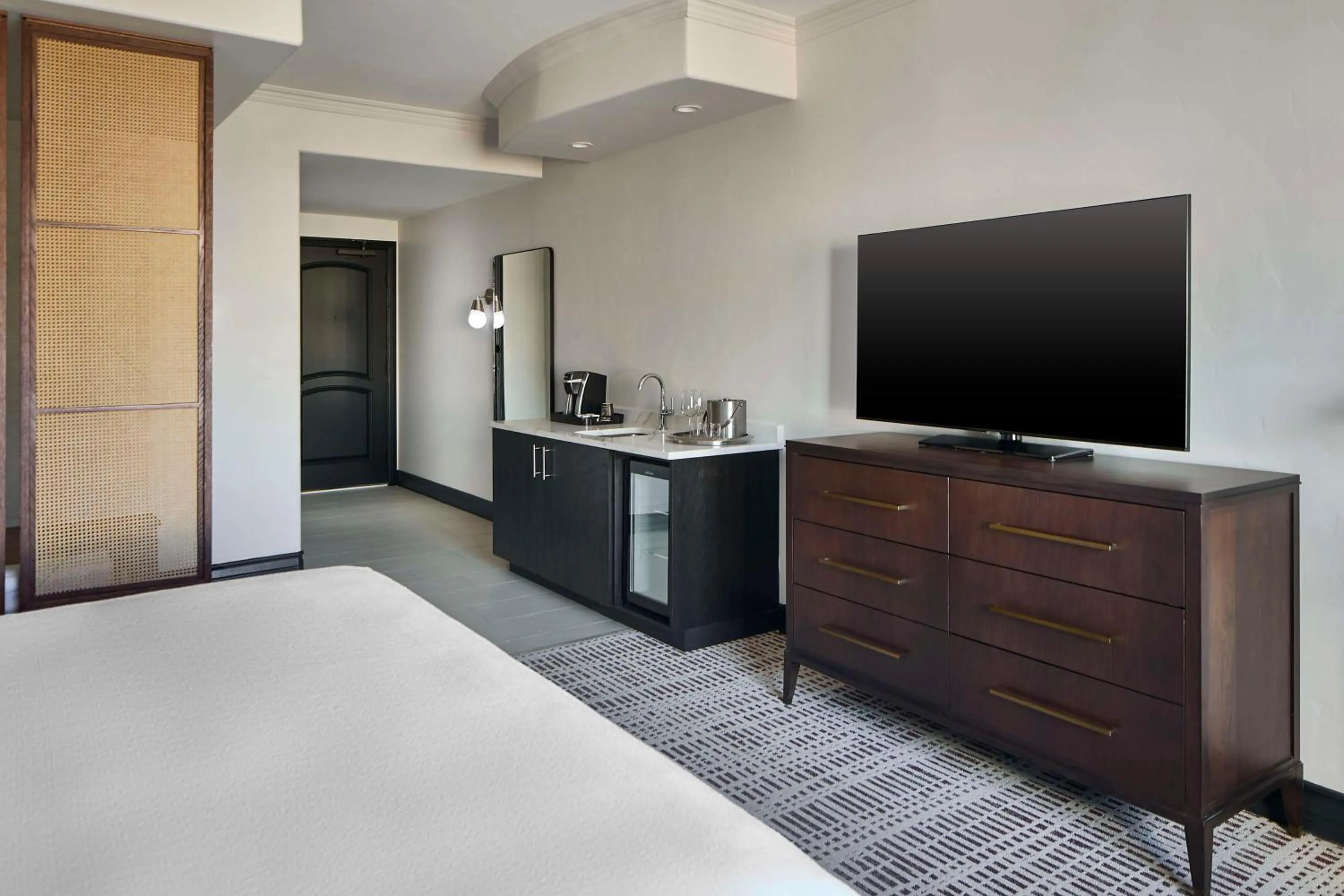 Bed in Bellasera Hotel & Suites Paso Robles, Tapestry by Hilton