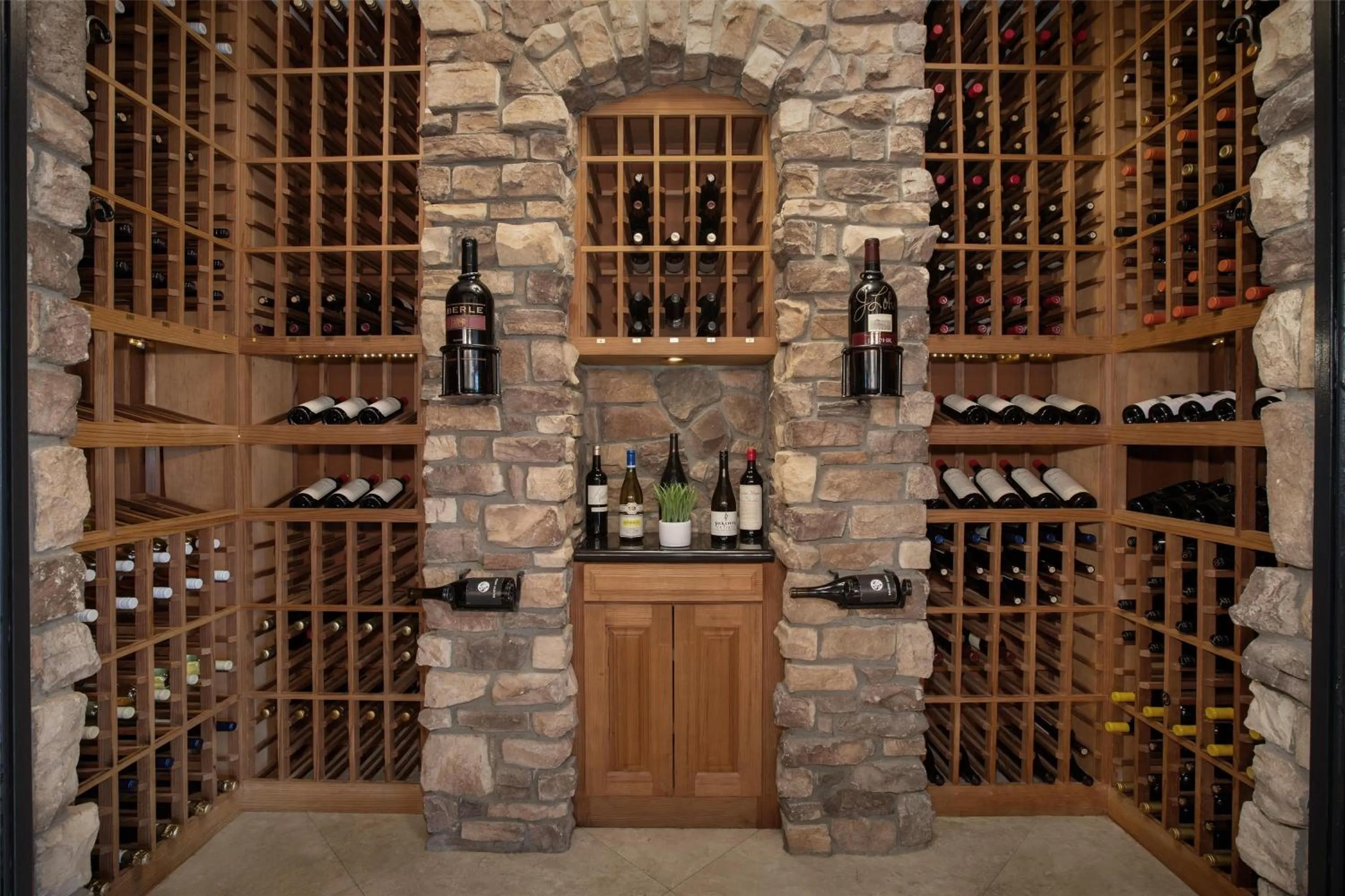 Lounge or bar in Bellasera Hotel & Suites Paso Robles, Tapestry by Hilton