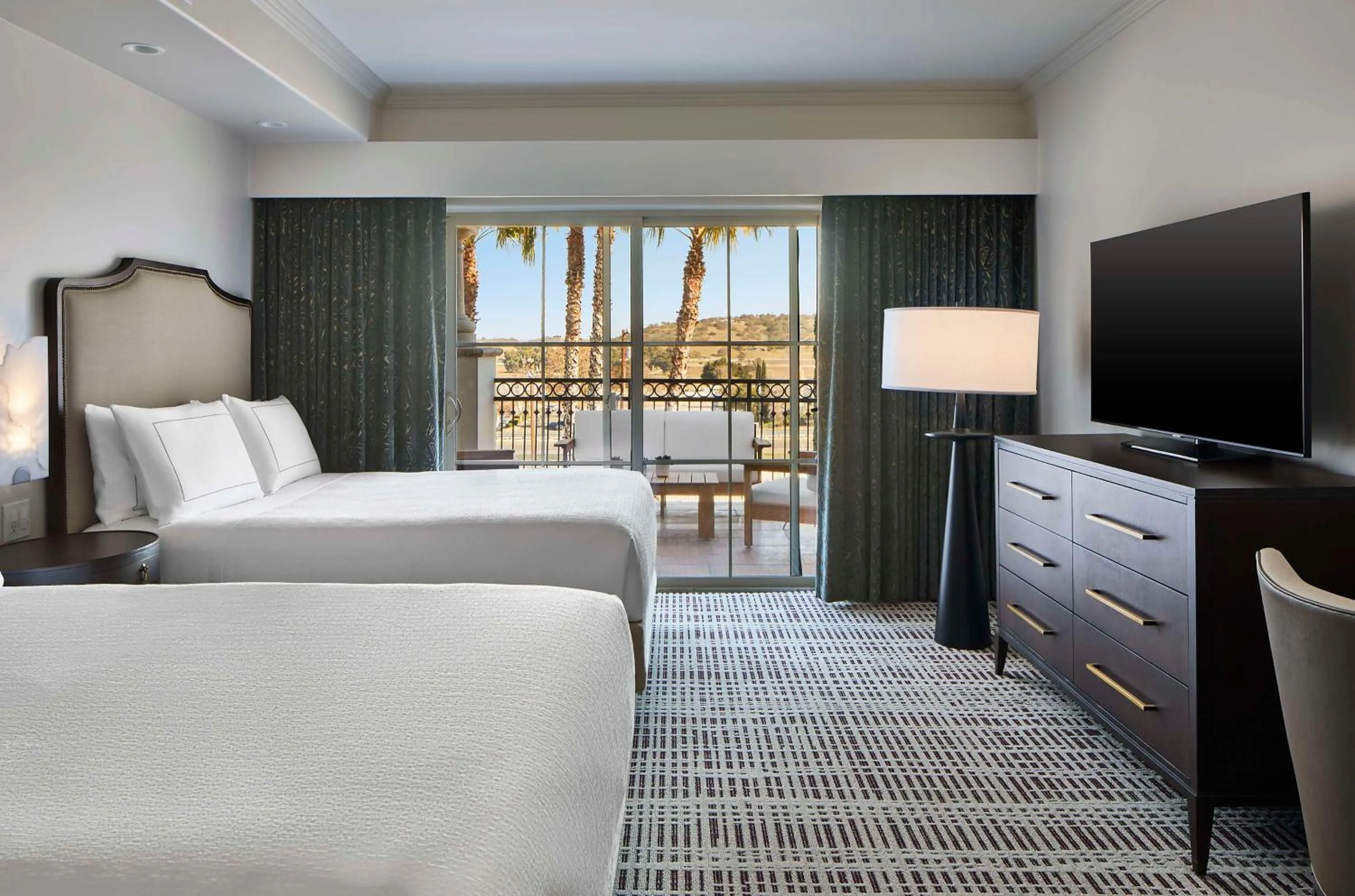 Bed in Bellasera Hotel & Suites Paso Robles, Tapestry by Hilton