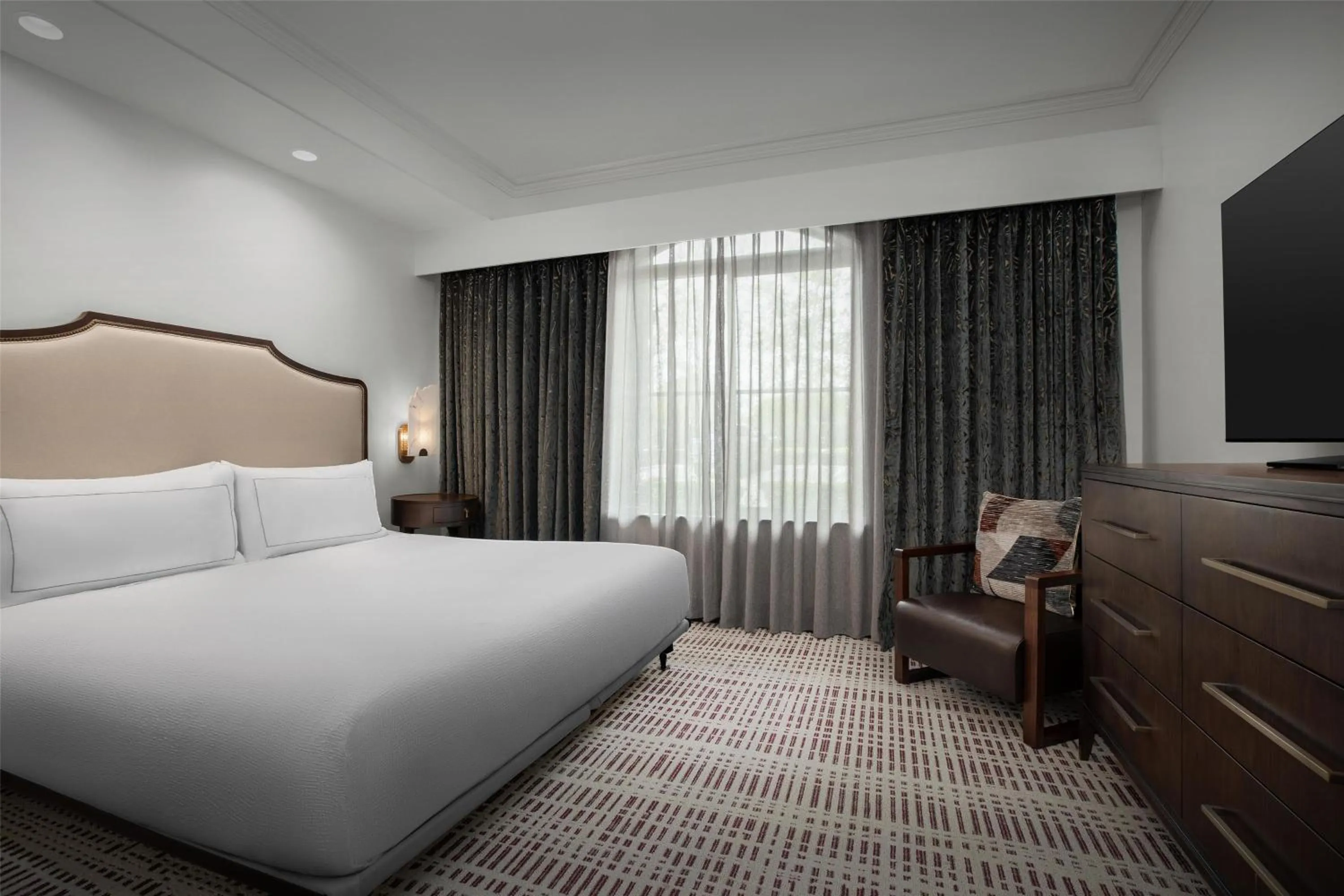 Bed in Bellasera Hotel & Suites Paso Robles, Tapestry by Hilton