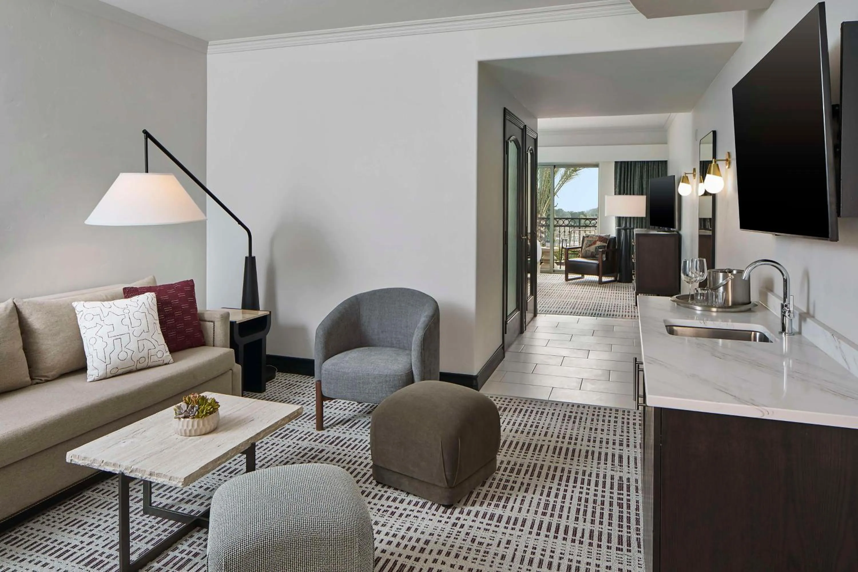 Living room in Bellasera Hotel & Suites Paso Robles, Tapestry by Hilton