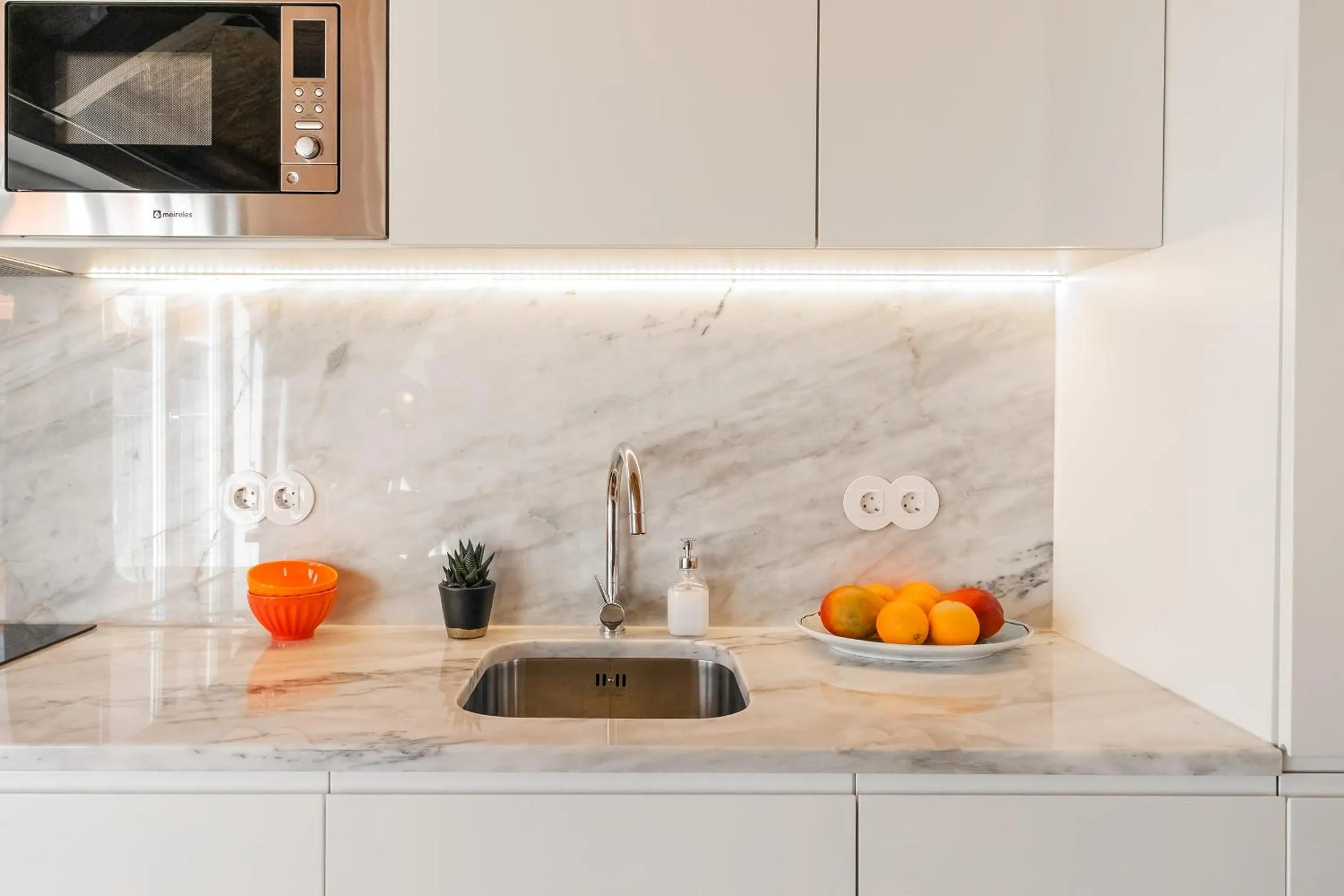 Kitchen or kitchenette in Indulge Porto Flats