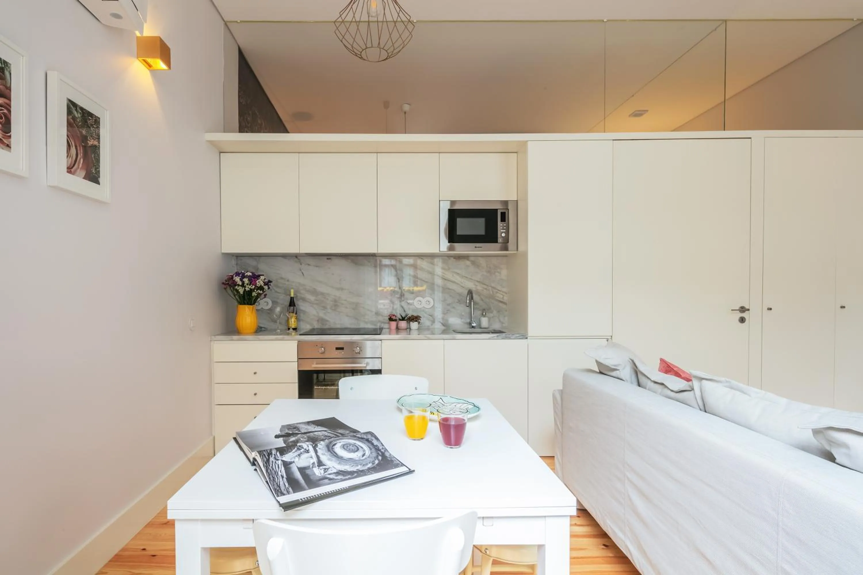 Kitchen or kitchenette, Bed in Indulge Porto Flats