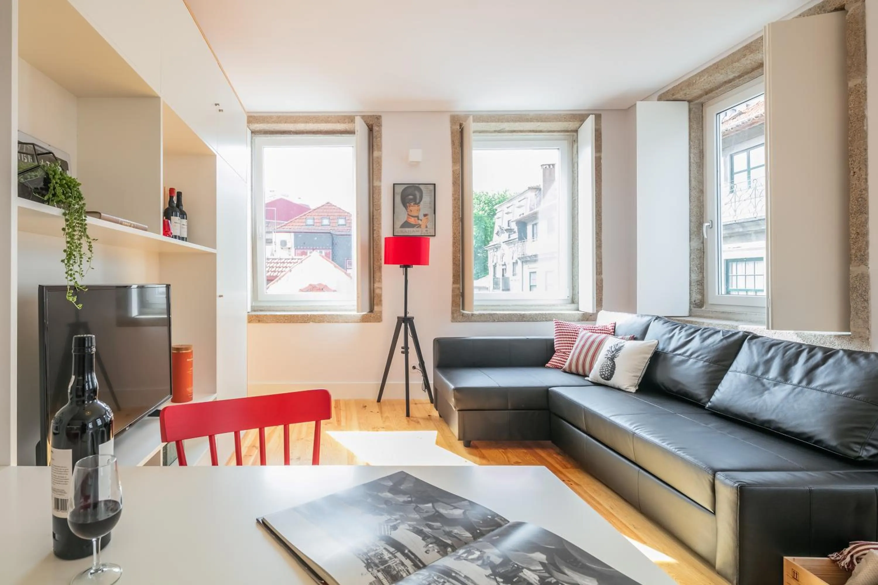 TV and multimedia in Indulge Porto Flats