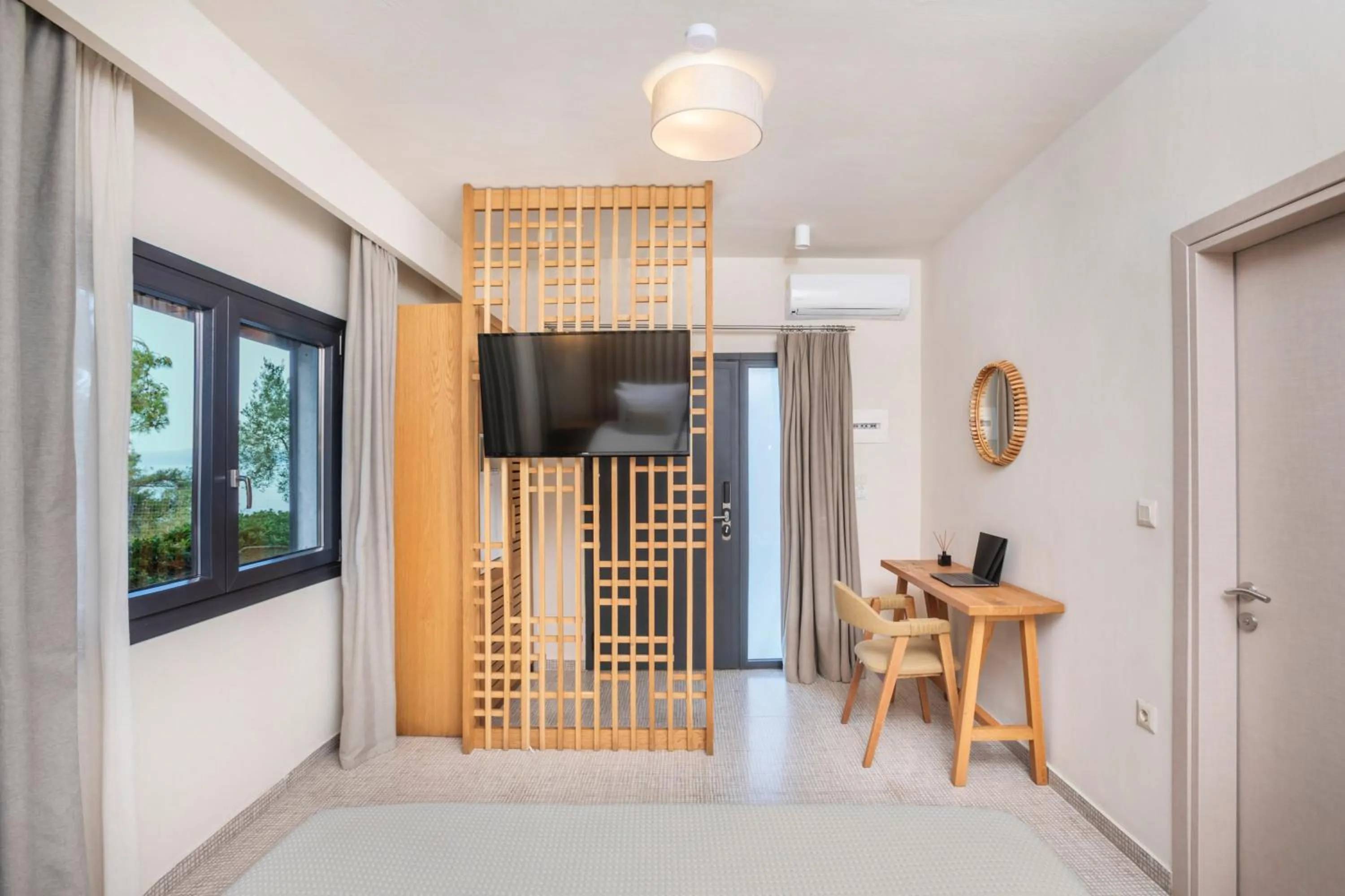 TV and multimedia in Elies 33 Bio Retreat