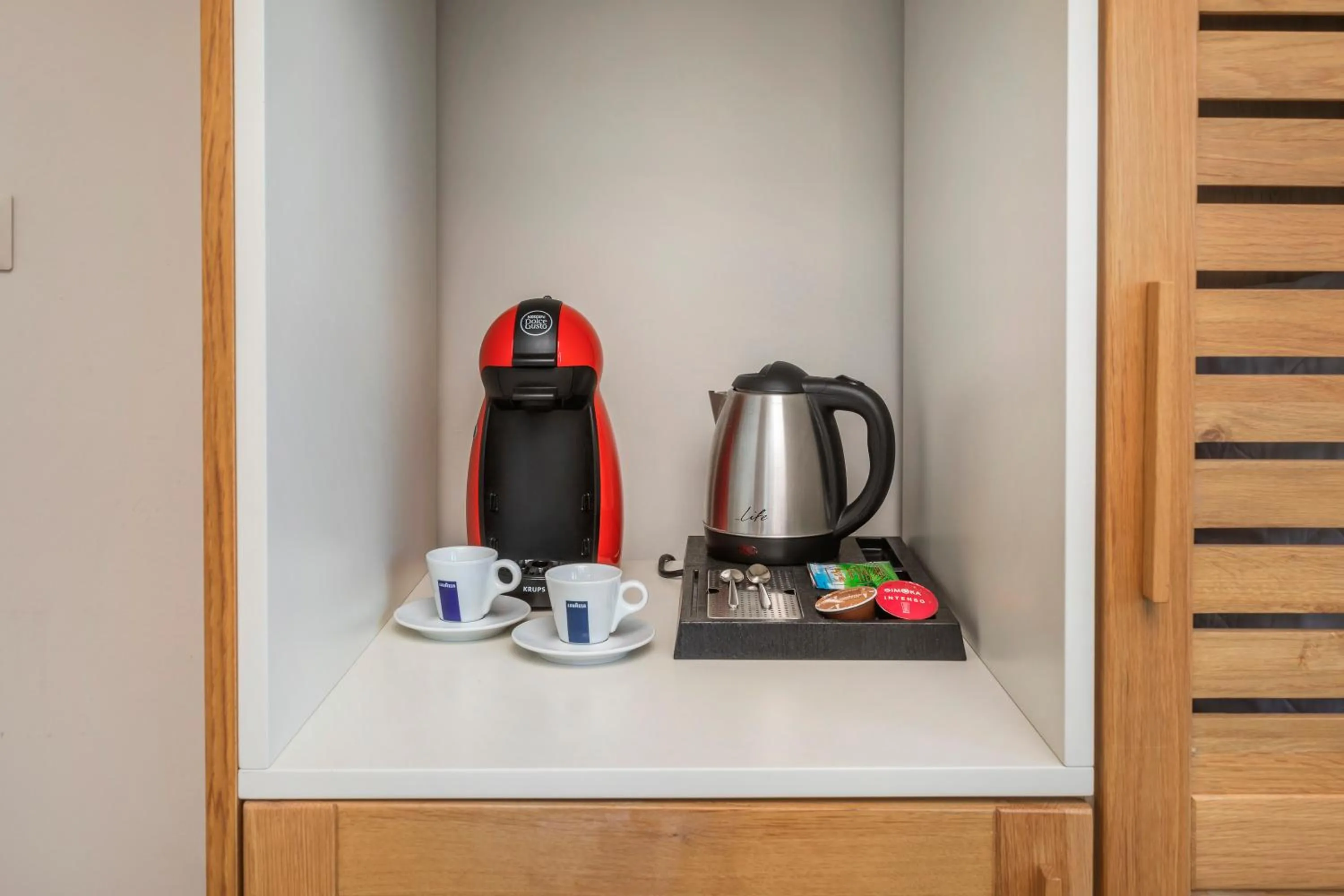 Coffee/tea facilities in Elies 33 Bio Retreat