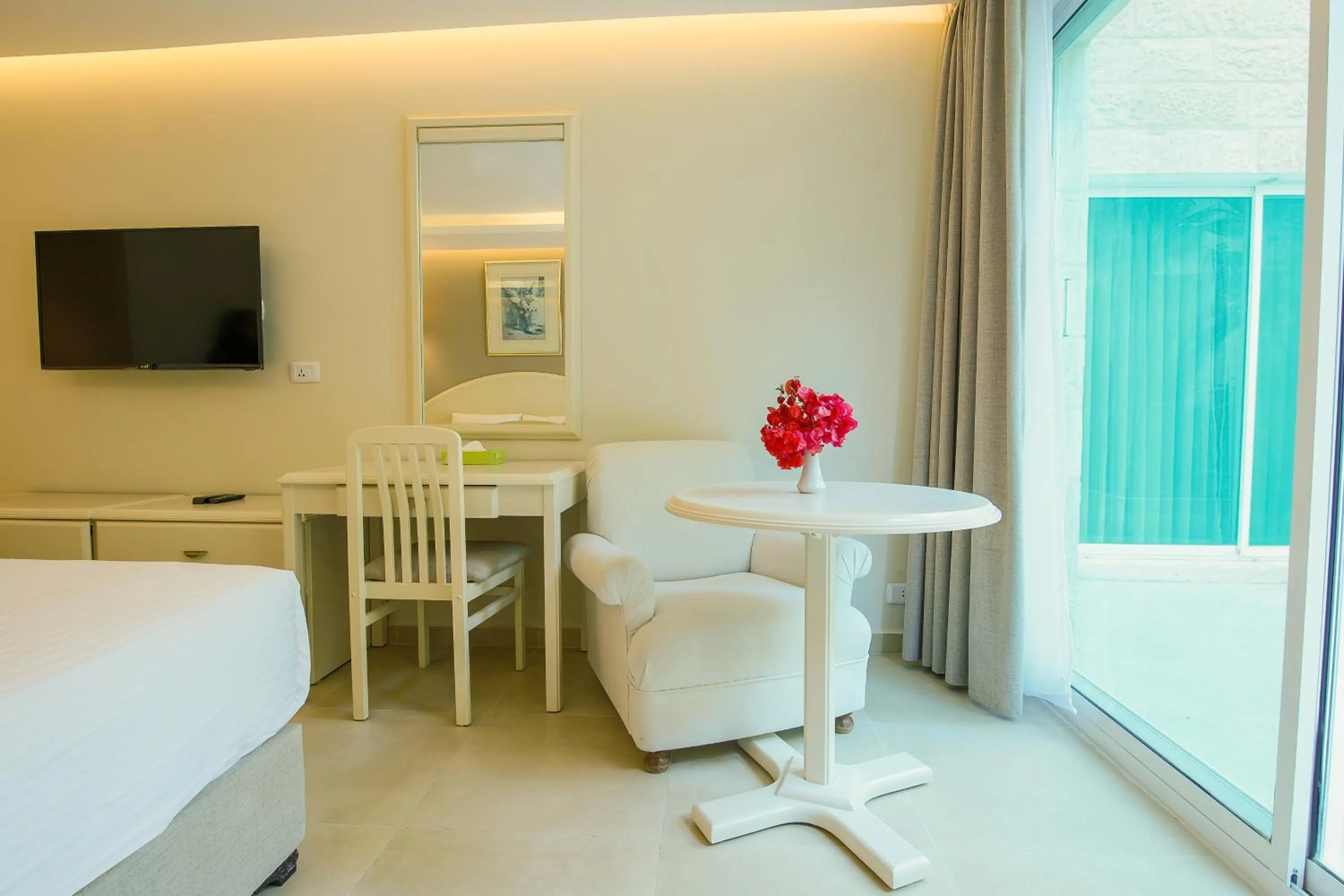 Pool view in Petra Palace Hotel