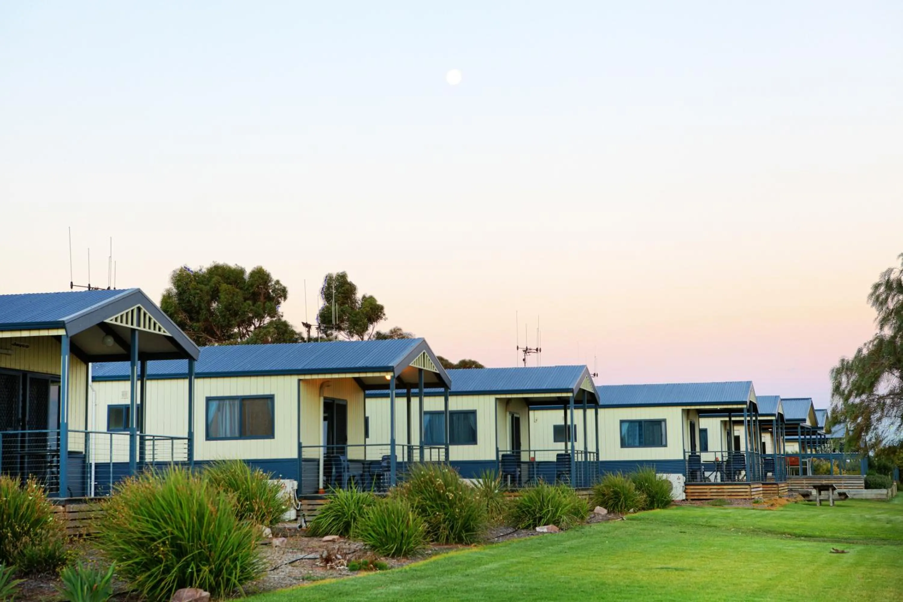 Property building in Discovery Parks - Whyalla Foreshore