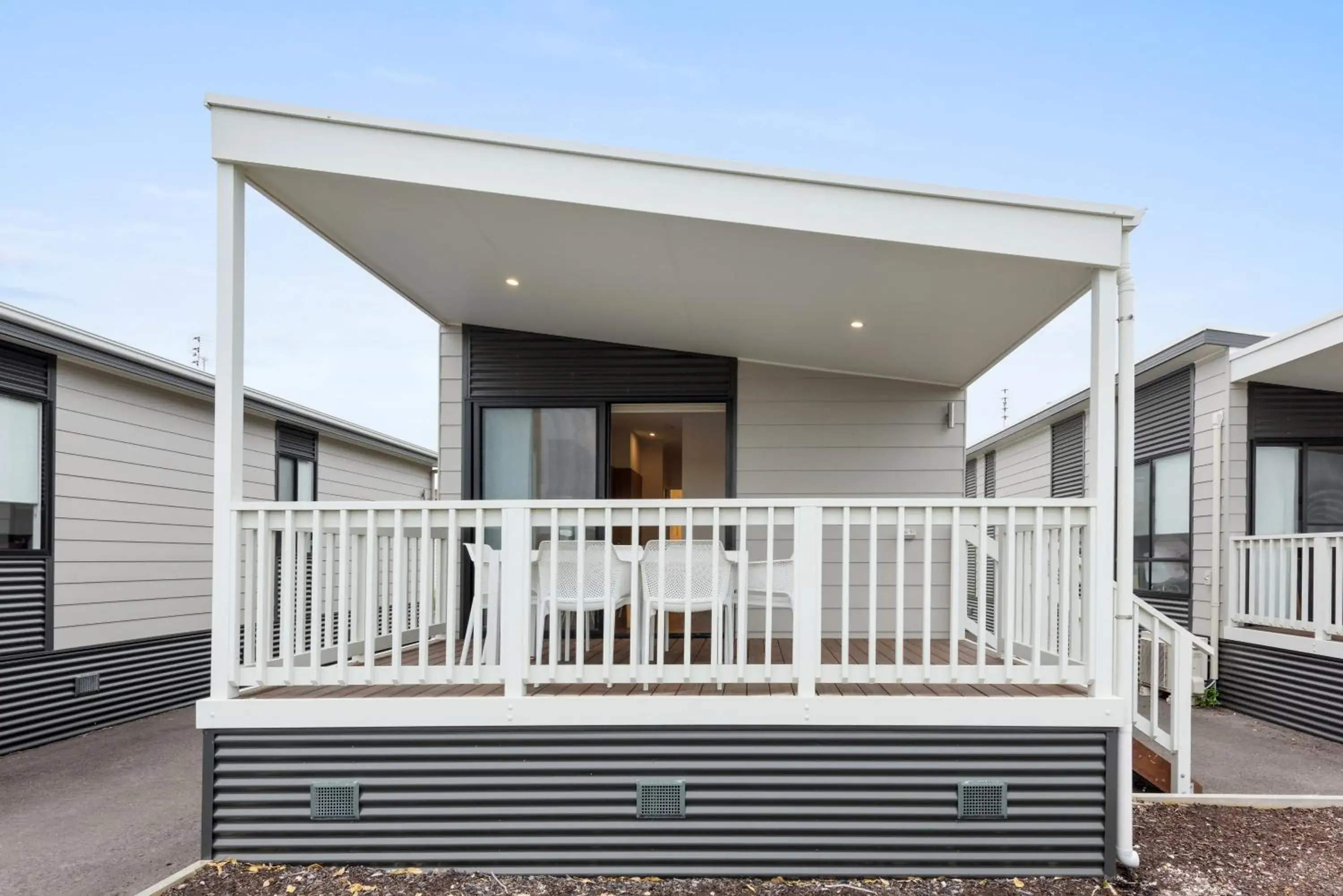 Deluxe 2 Bedroom Waterfront Cabin in Discovery Parks - Robe Deluxe 2 Bedroom Waterfront Cabin in Discovery Parks - Robe