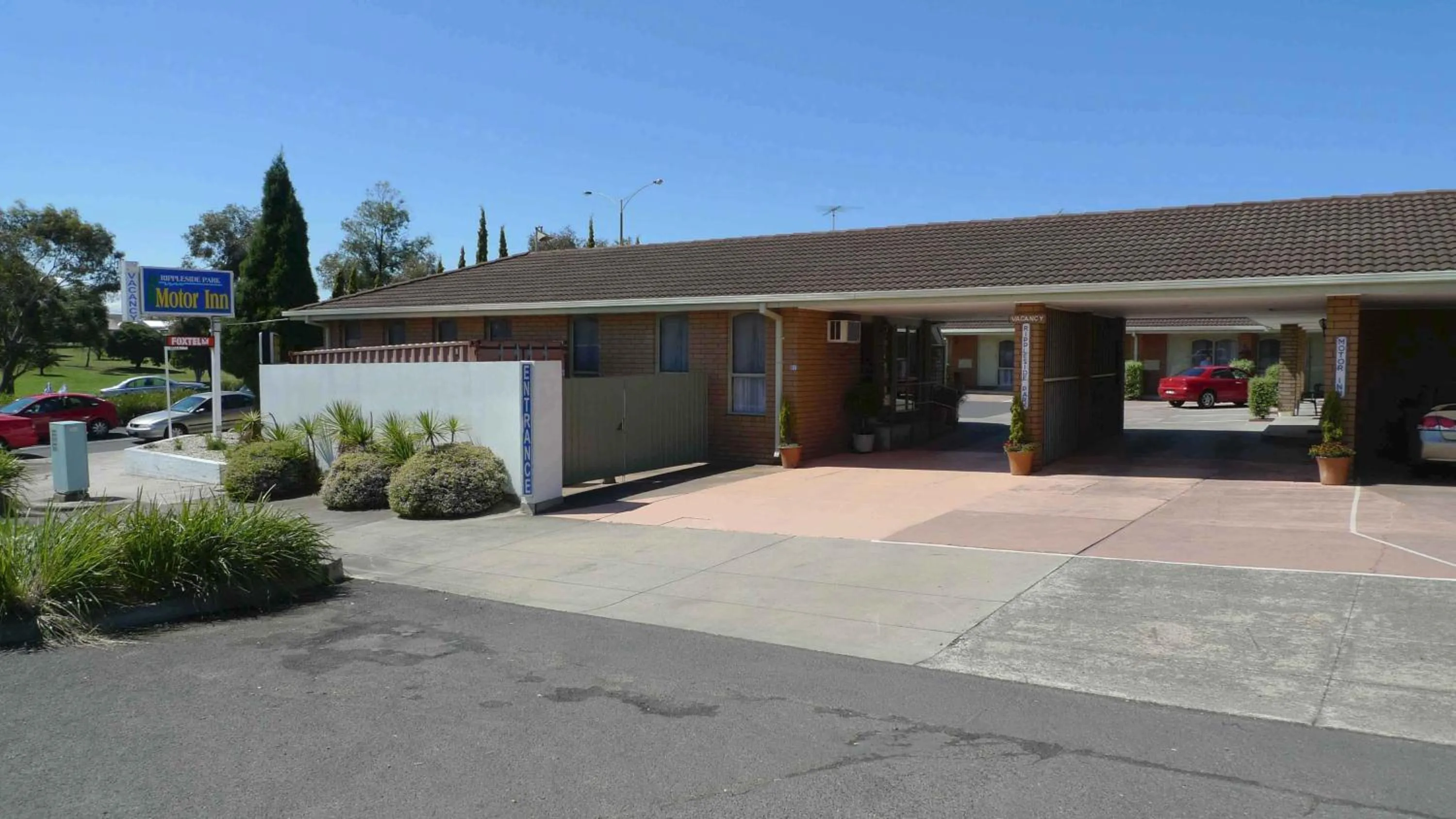 Facade/entrance in Rippleside Park Motor Inn