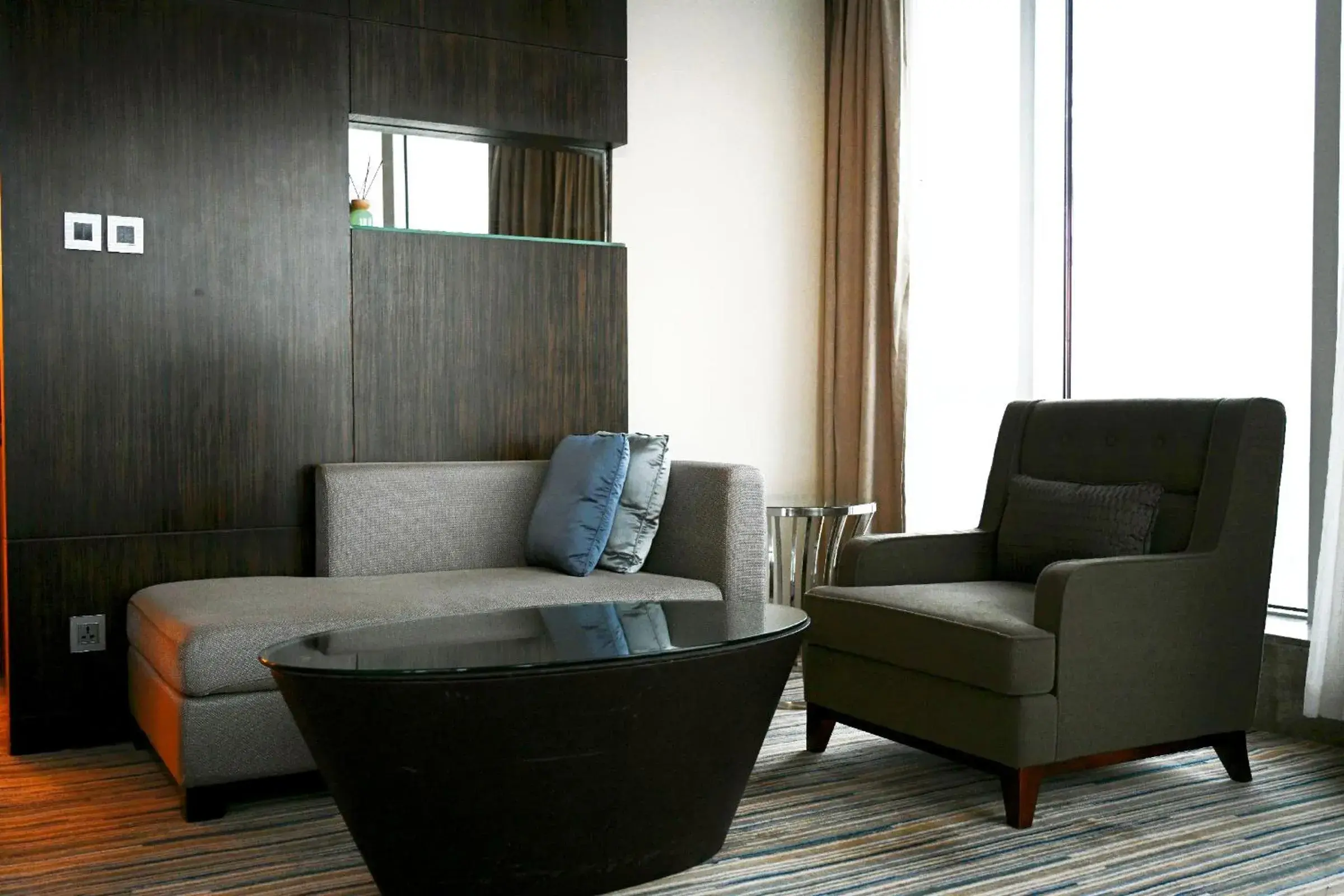 Large King Room with River View - Club Lounge Access in Renaissance Huizhou Hotel Large King Room with River View - Club Lounge Access in Renaissance Huizhou Hotel