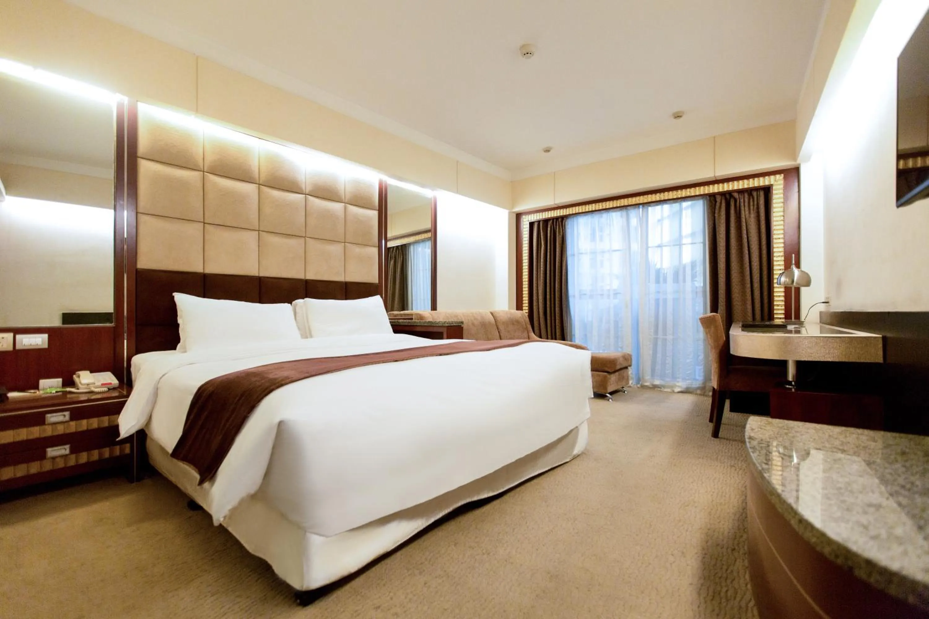 Photo of the whole room, Bed in Nanjing Central Hotel