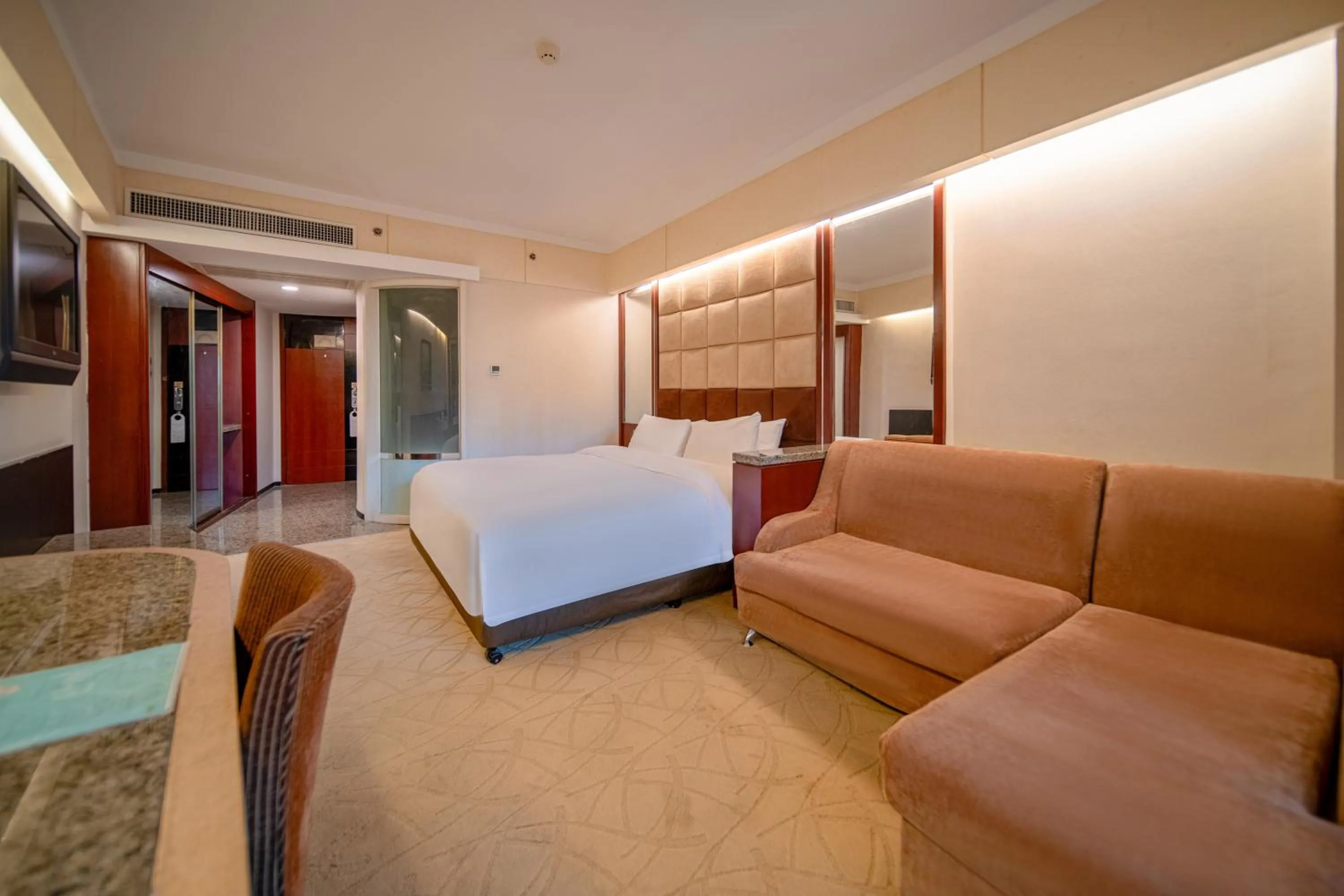 Photo of the whole room, Bed in Nanjing Central Hotel