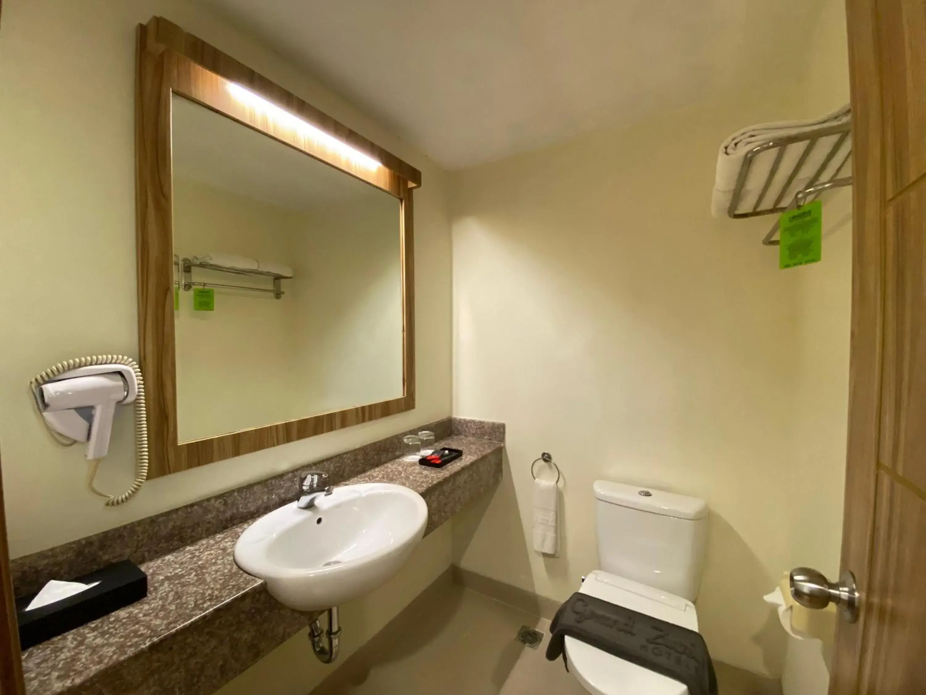 Deluxe Twin Room in Grand Zuri Dumai Deluxe Twin Room in Grand Zuri Dumai