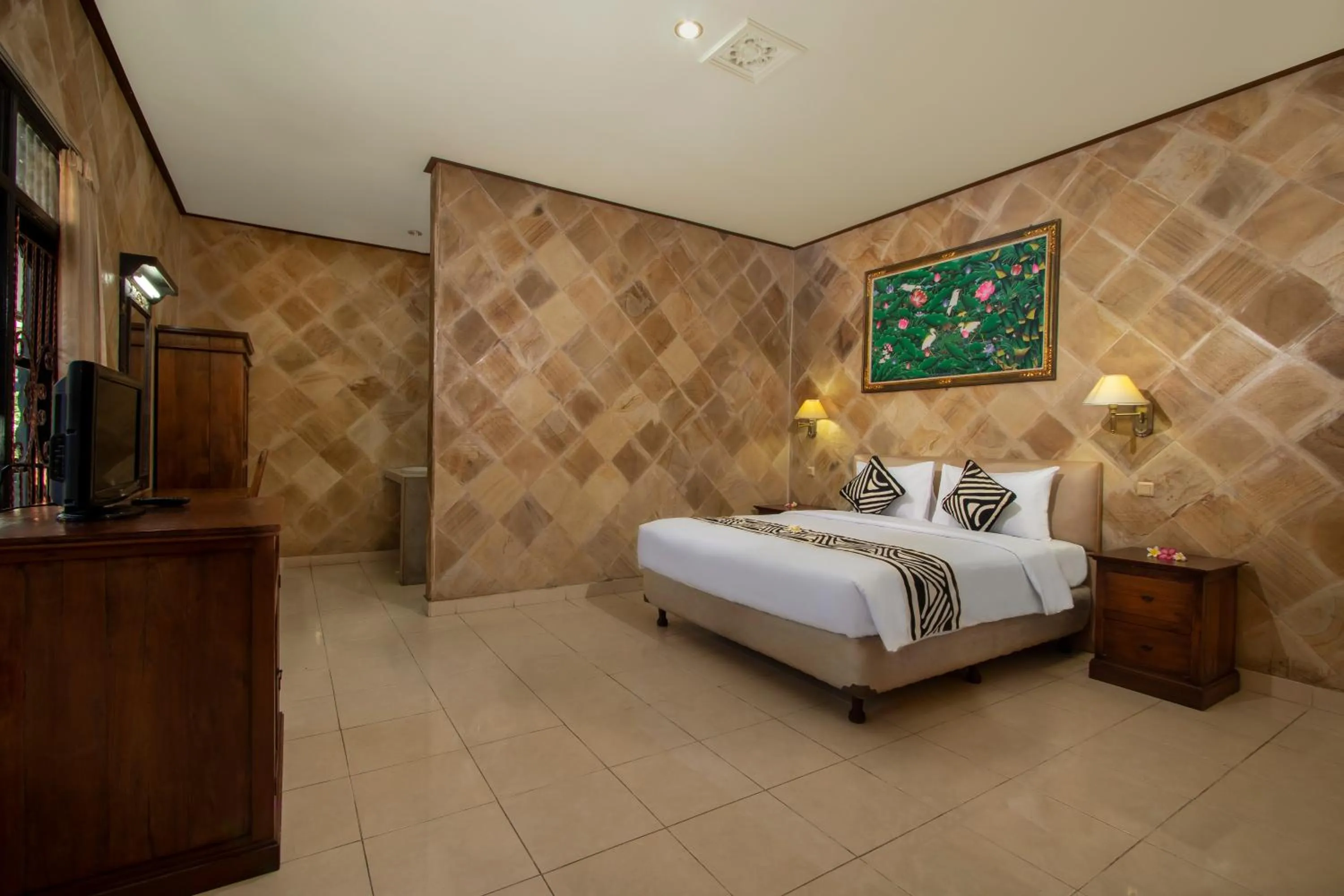 Bed in Suriwathi Hotel Legian