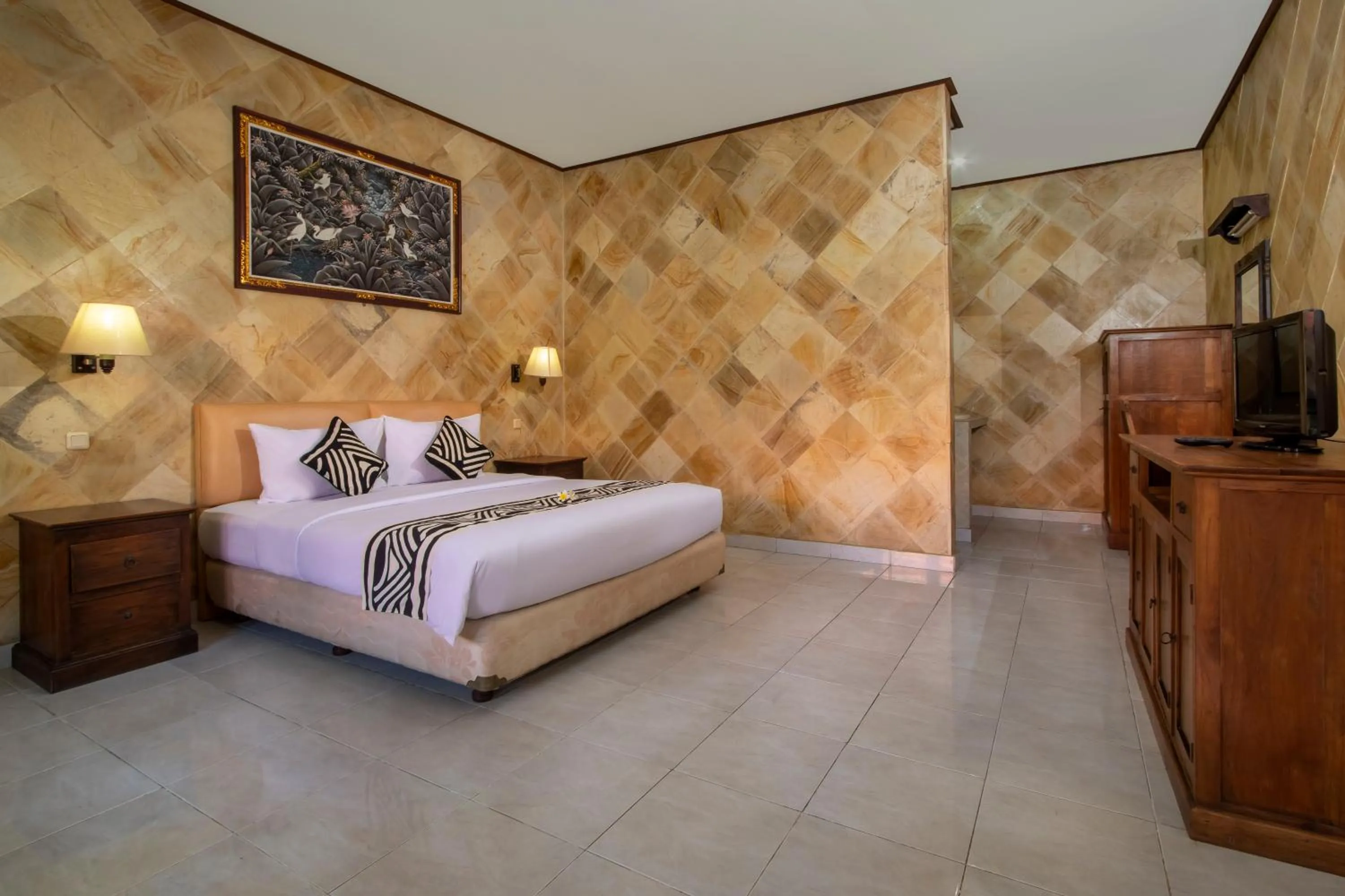 Bed in Suriwathi Hotel Legian