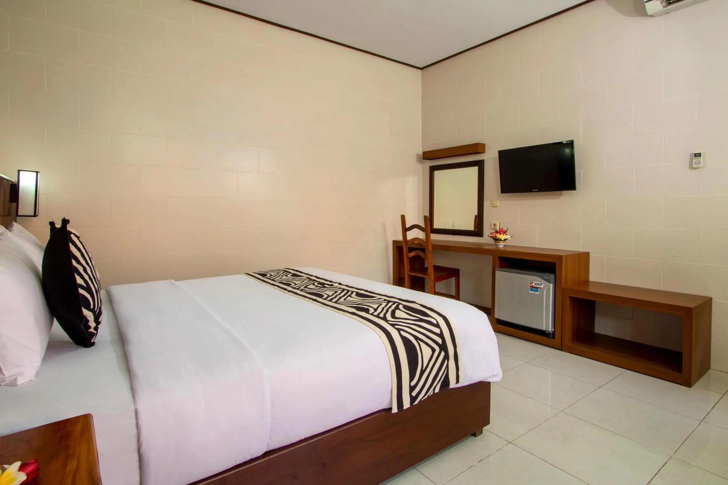 Bed in Suriwathi Hotel Legian
