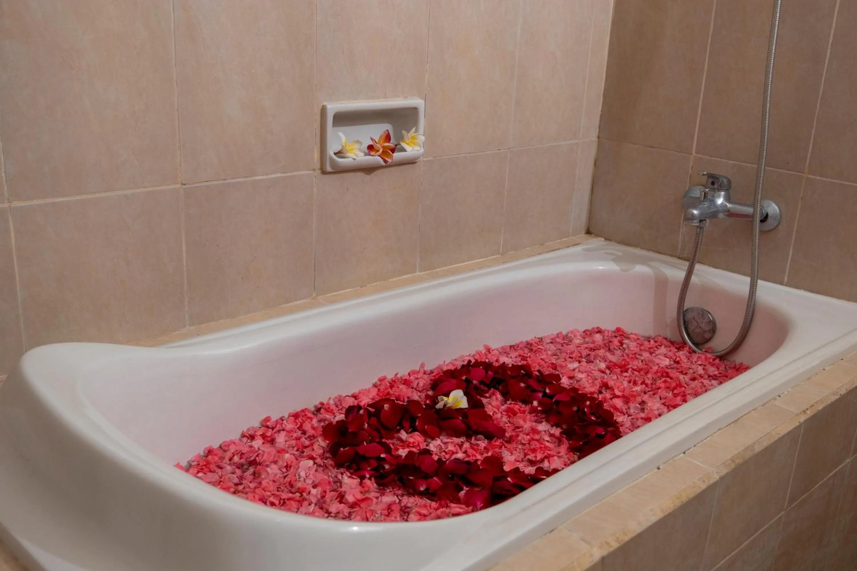 Bathroom in Suriwathi Hotel Legian