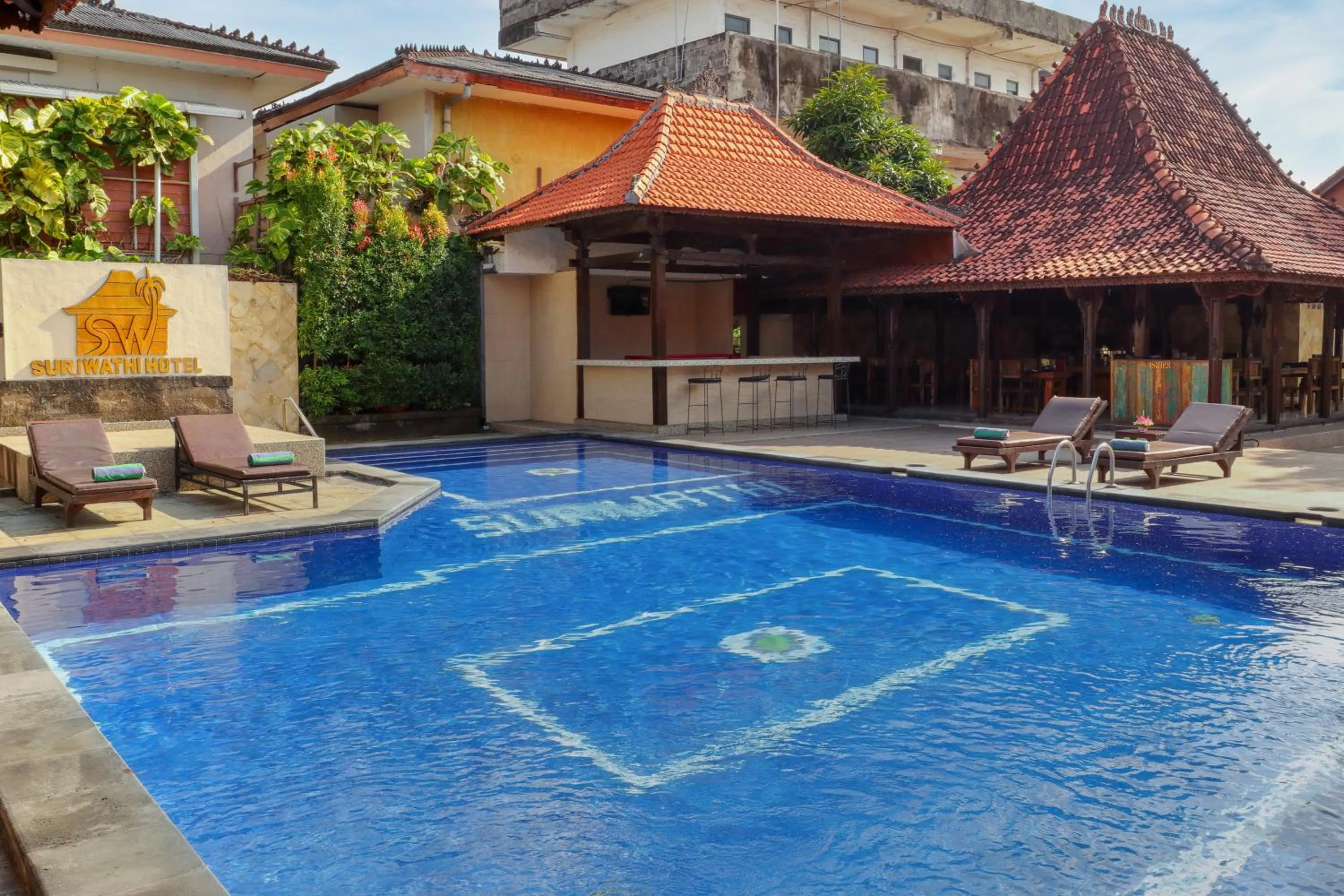 Swimming pool in Suriwathi Hotel Legian