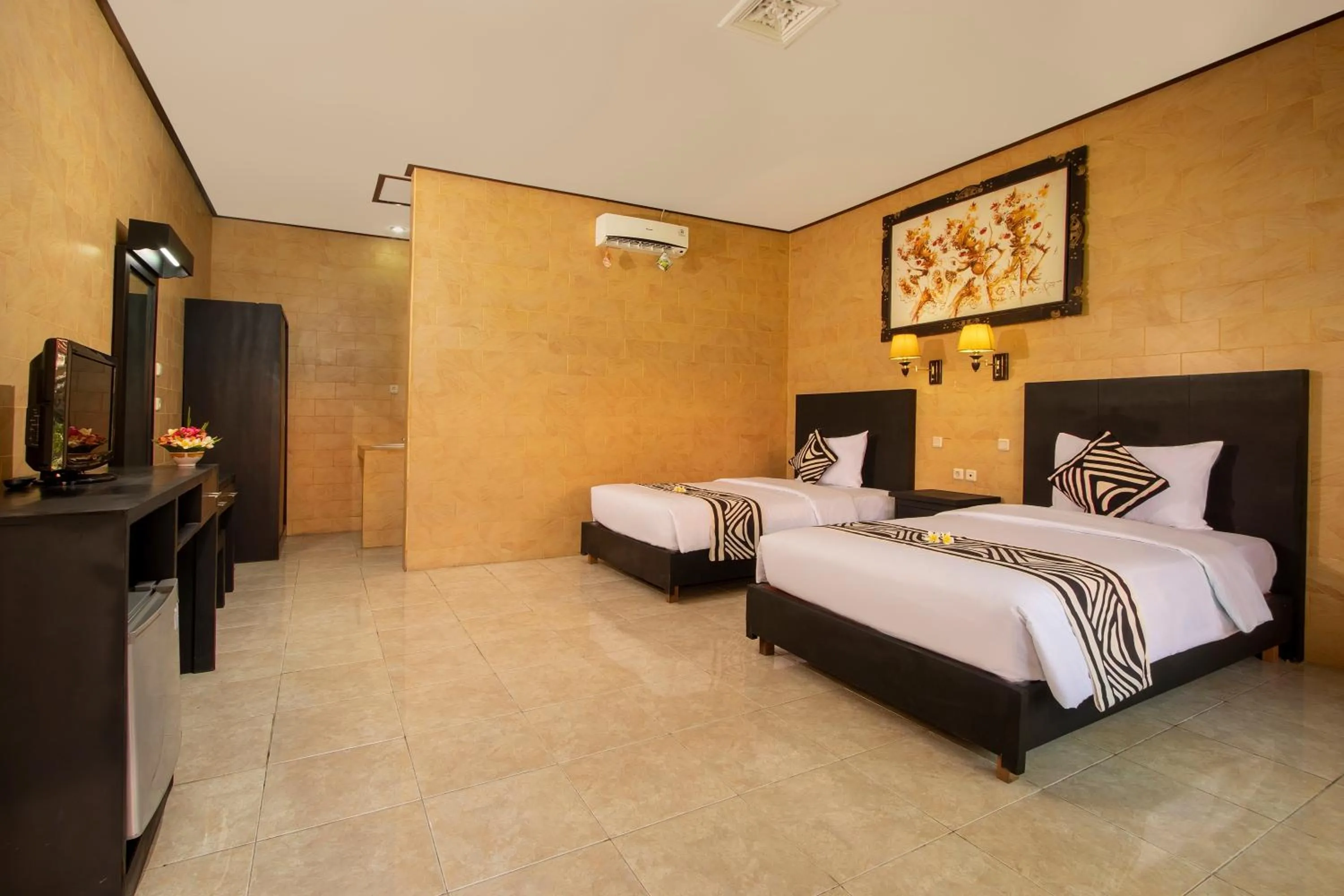 Bed in Suriwathi Hotel Legian