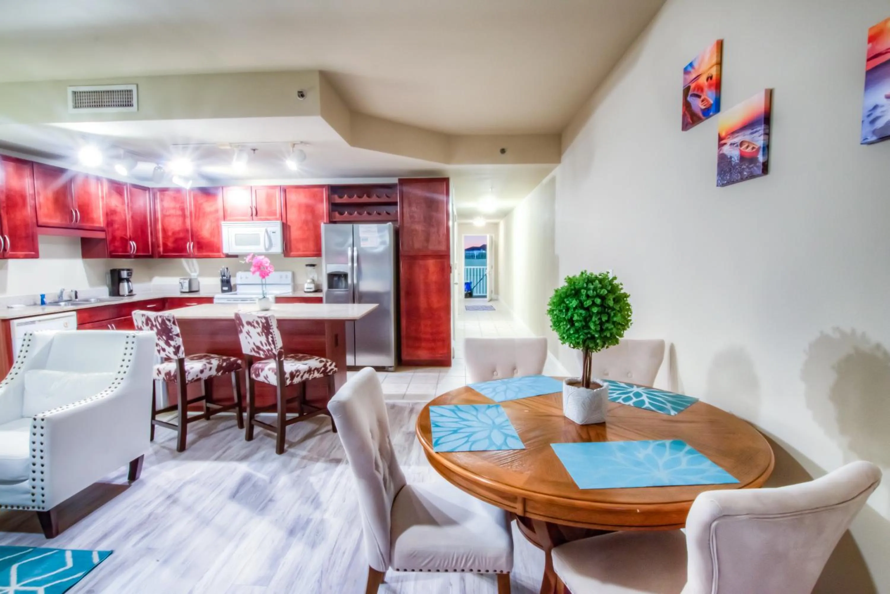 Laketown Wharf 1035 By Aneliya