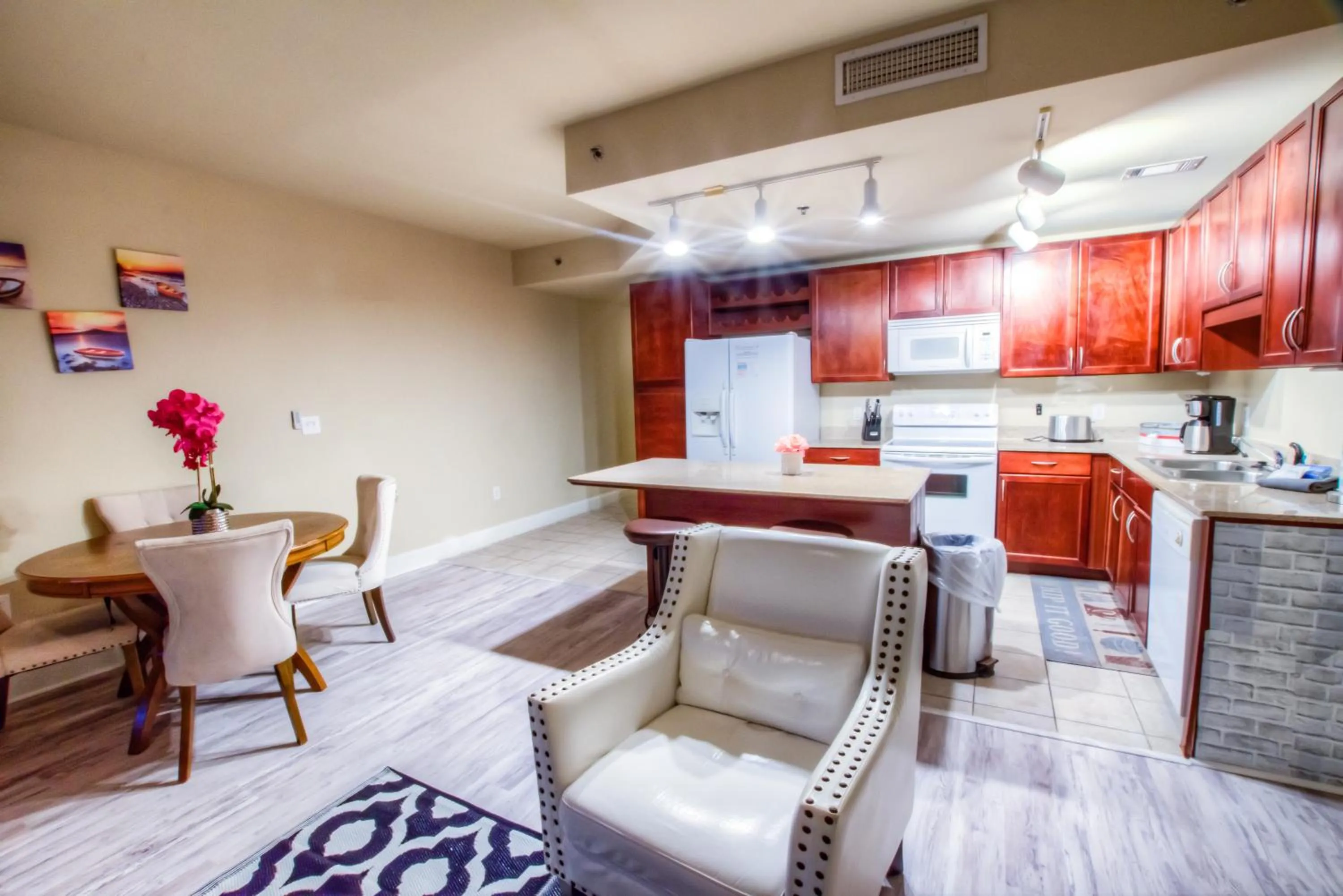 Laketown Wharf 1035 By Aneliya