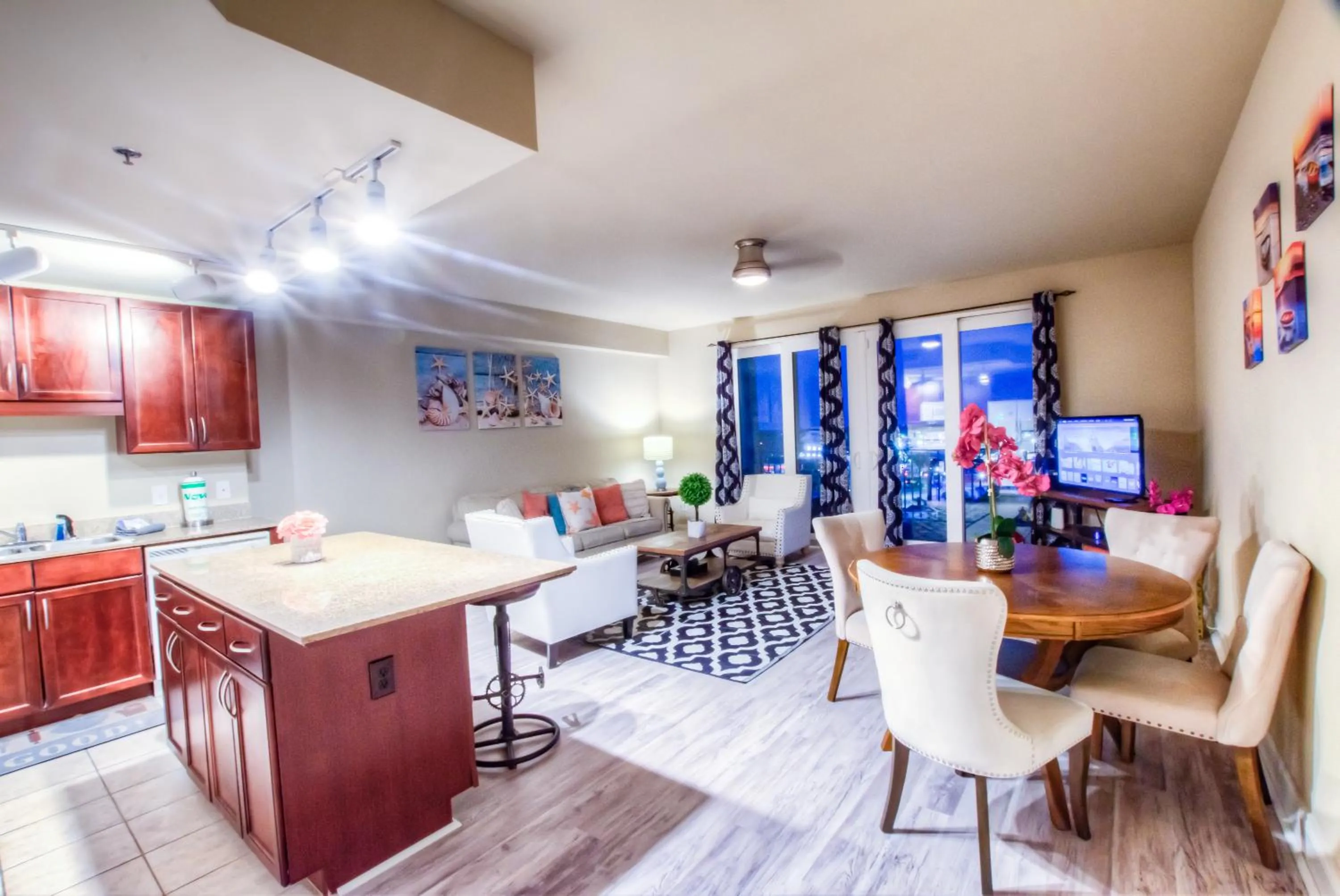 Laketown Wharf 1035 By Aneliya