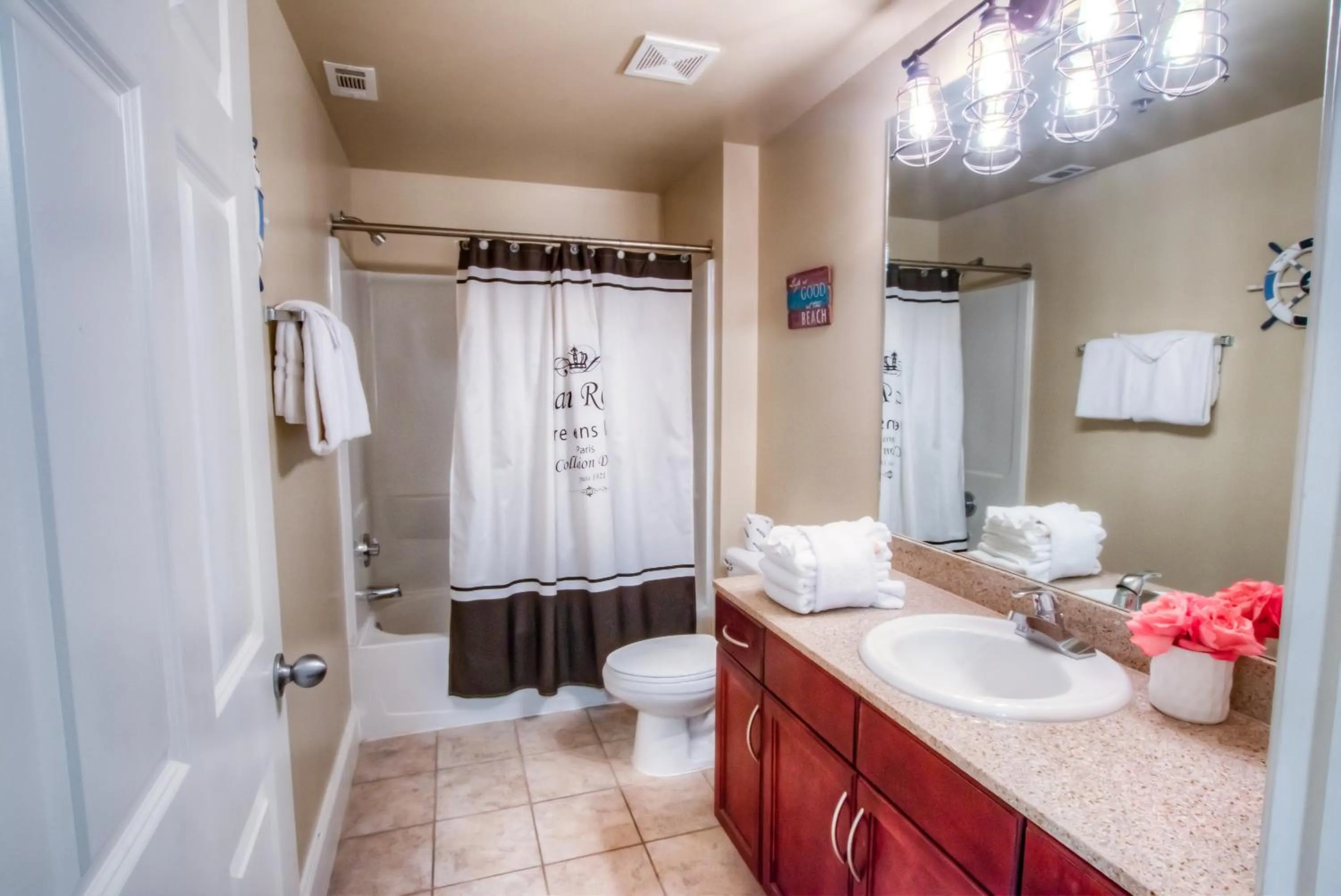 Laketown Wharf 1035 By Aneliya