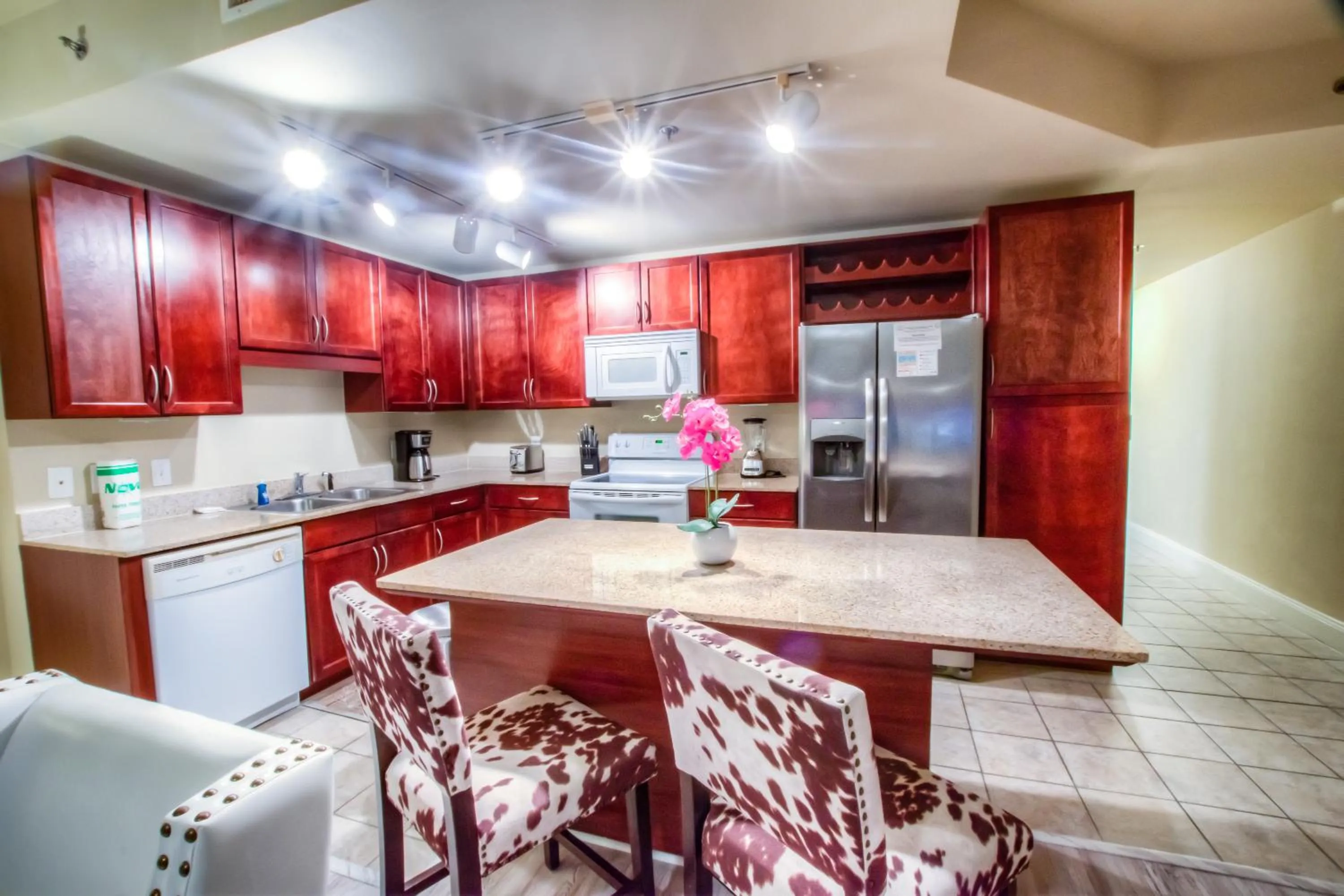 Laketown Wharf 1035 By Aneliya