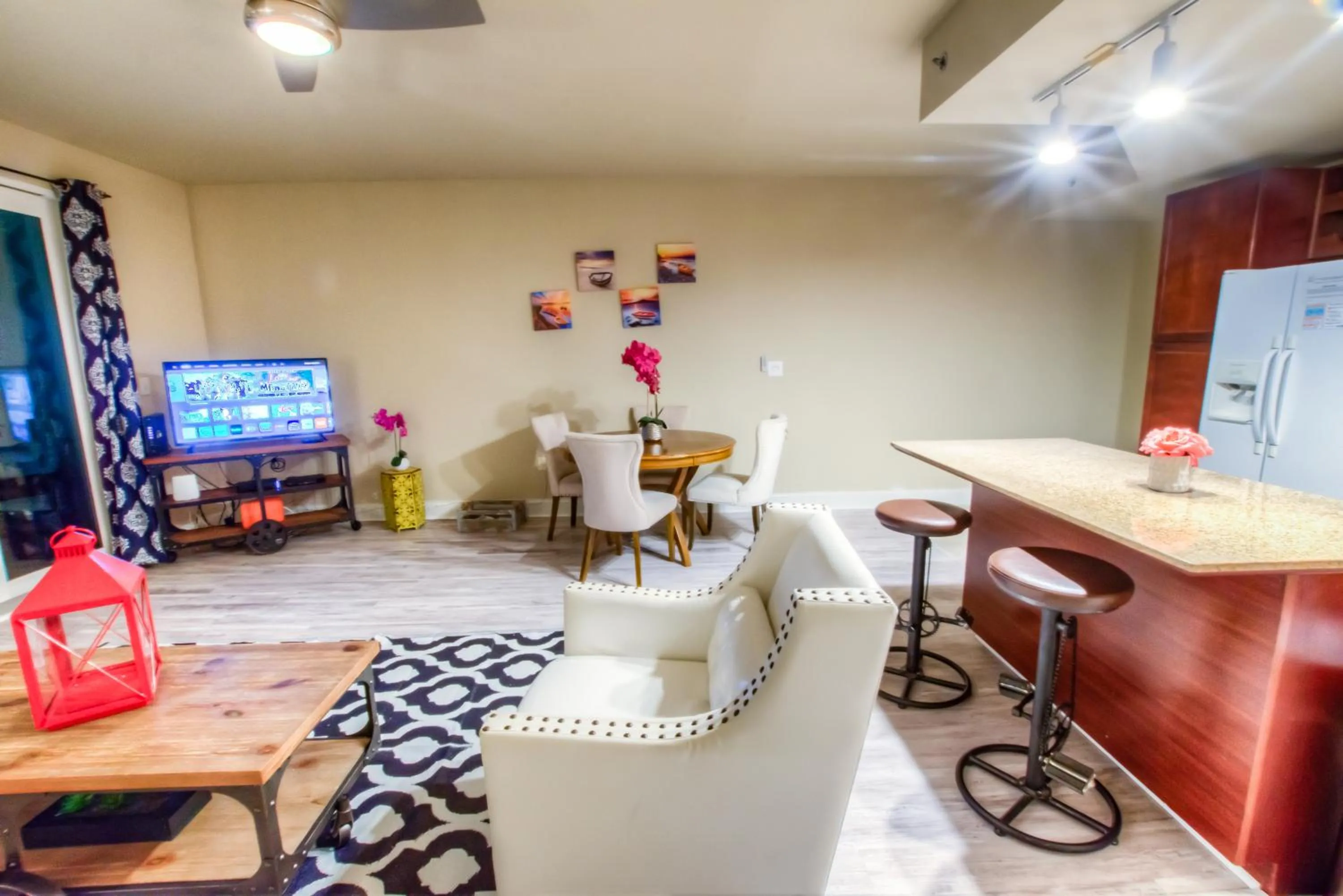 Laketown Wharf 1035 By Aneliya