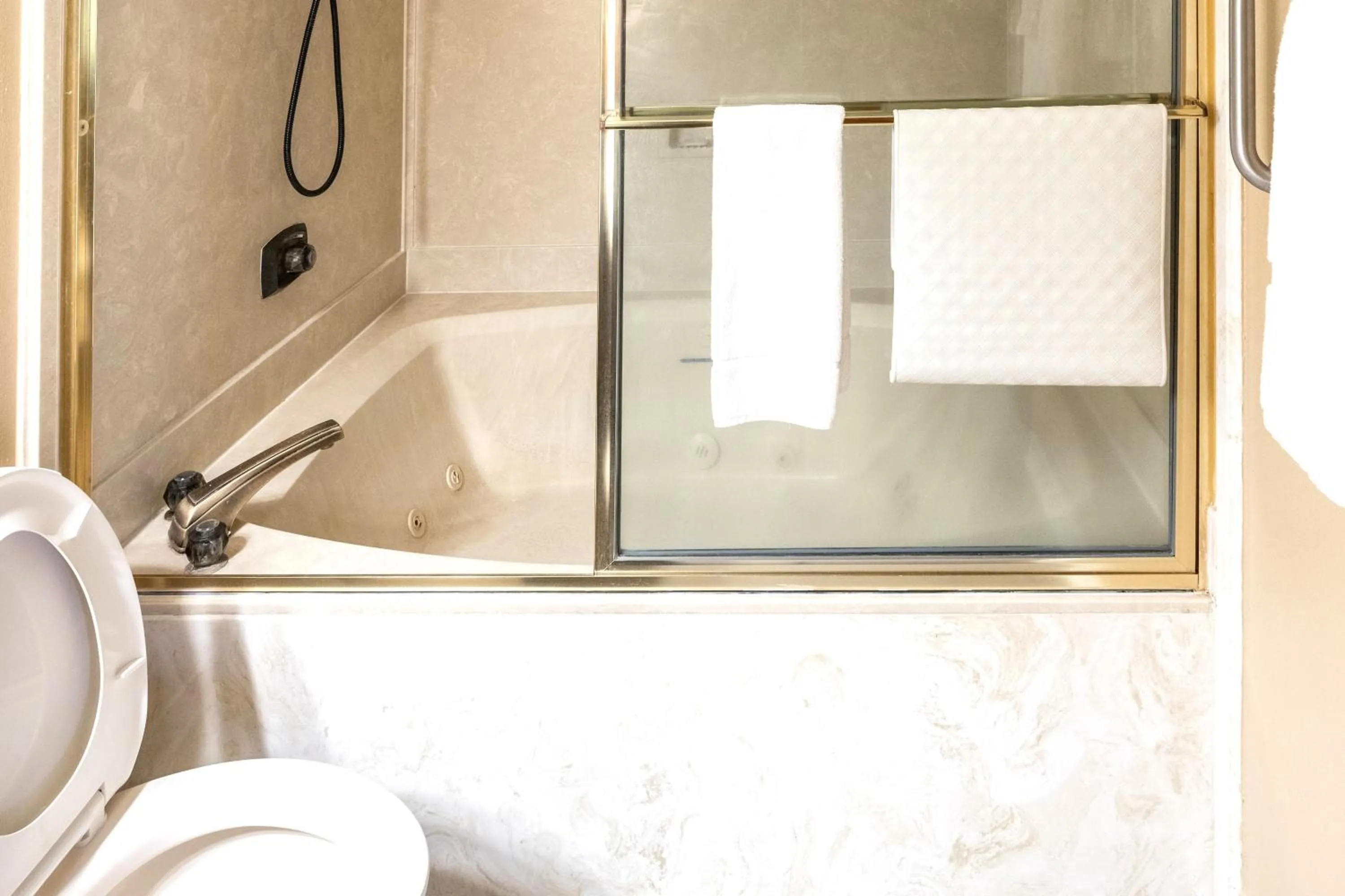 Bathroom in Royal Holiday Beach Resort