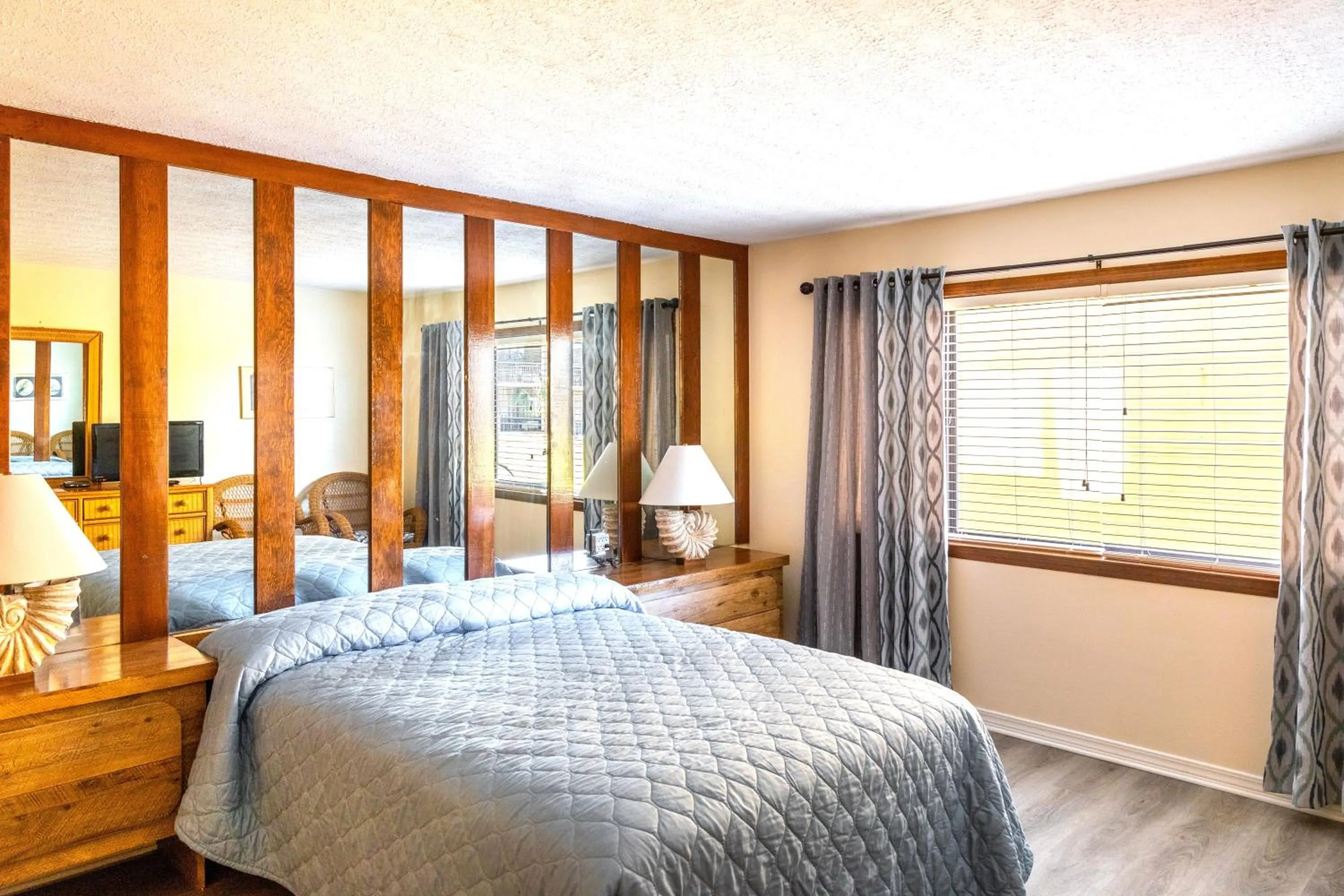 Bed in Royal Holiday Beach Resort