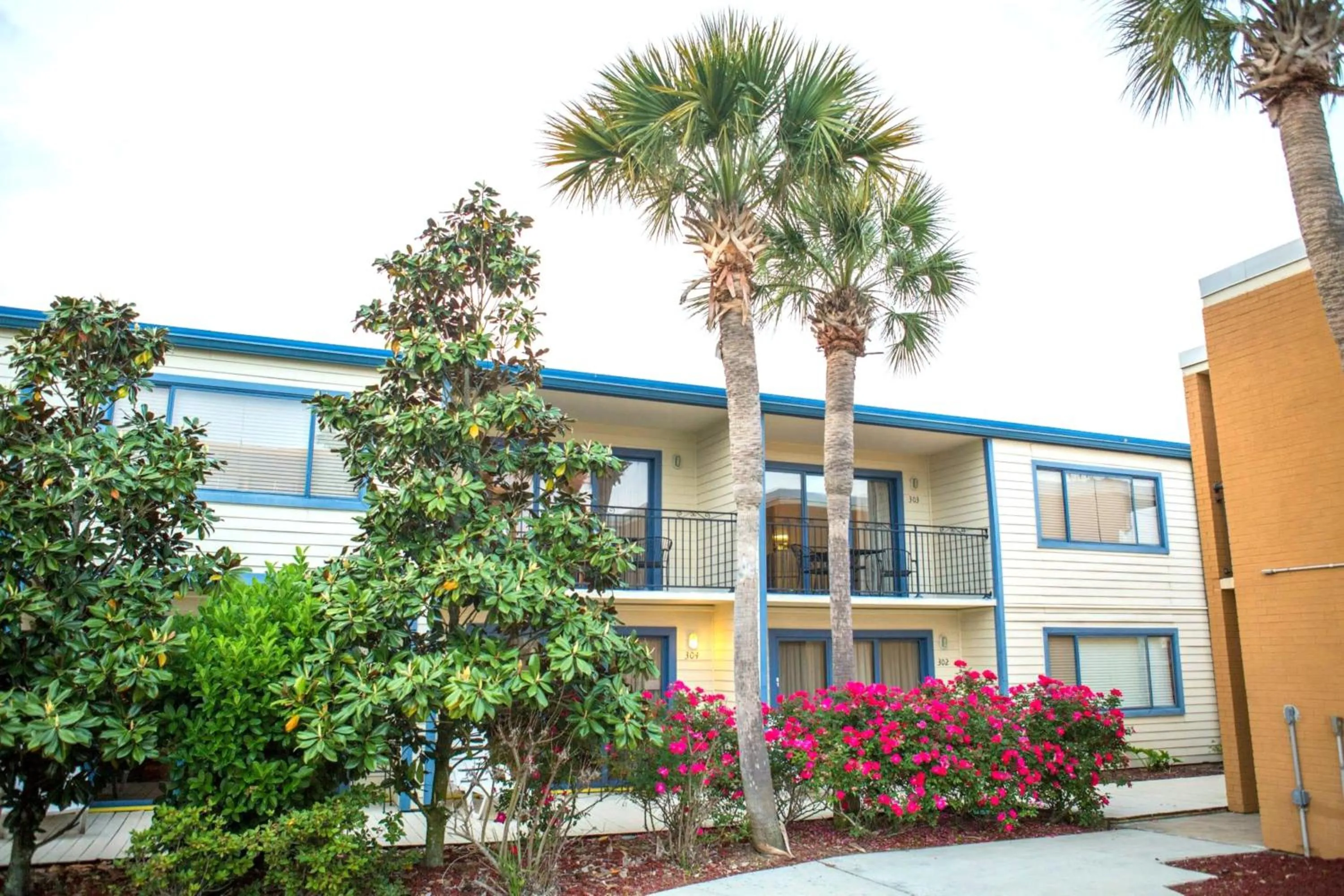 Property building in Royal Holiday Beach Resort