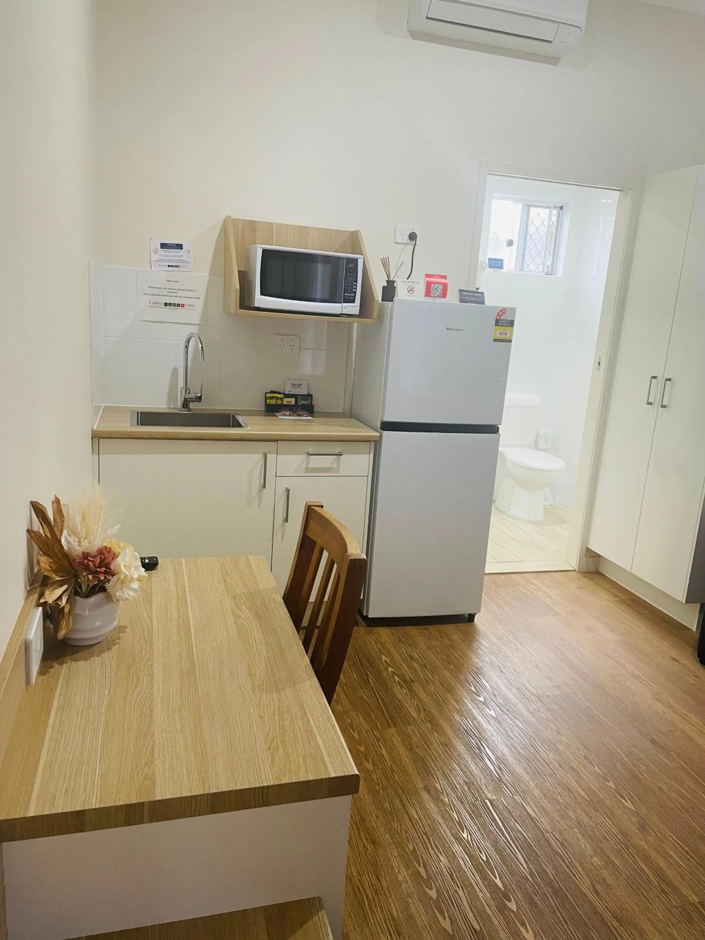 Kitchen or kitchenette in Econo Lodge Park Lane