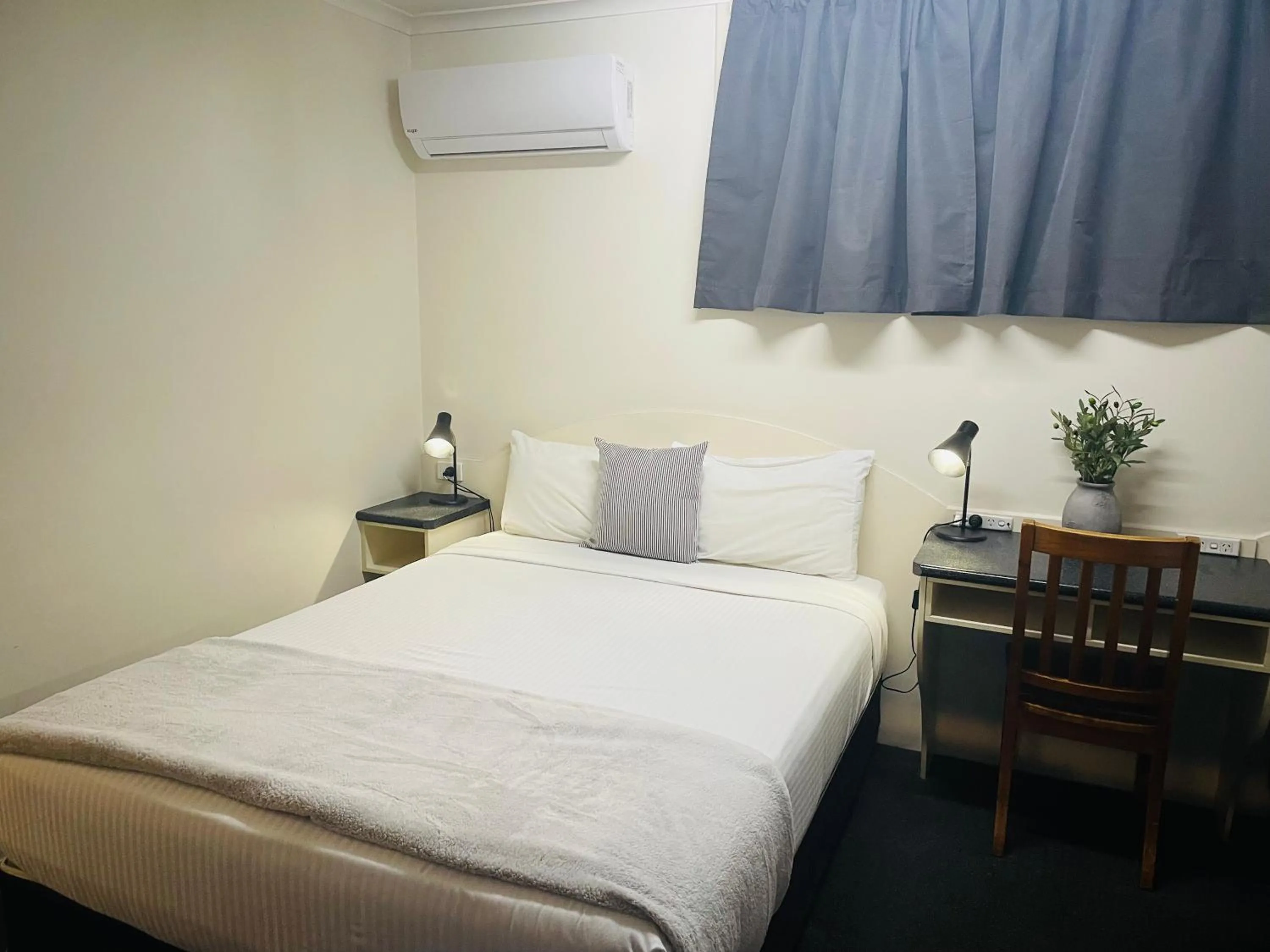 Bed in Econo Lodge Park Lane