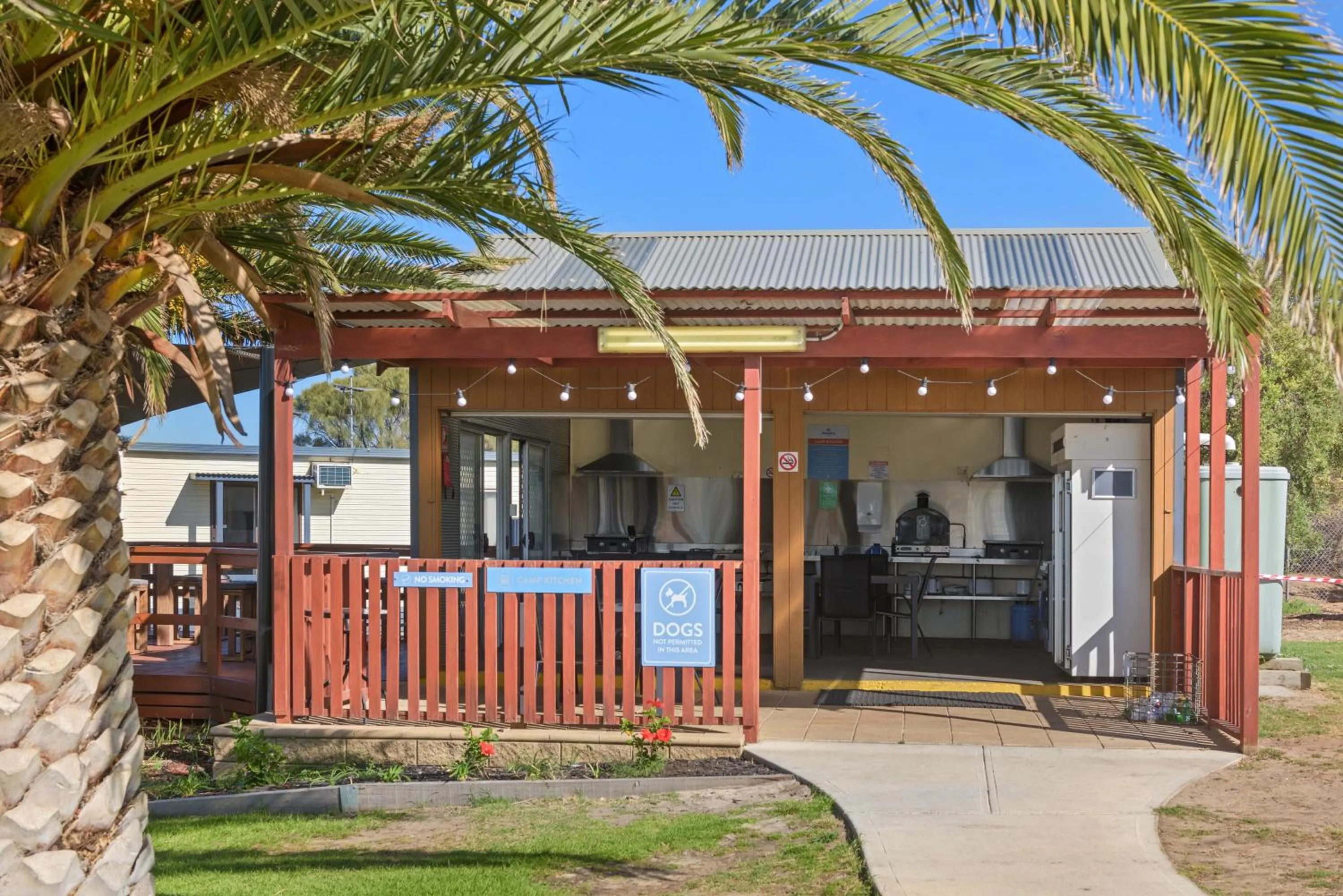 BBQ facilities in Discovery Parks - Adelaide Beachfront