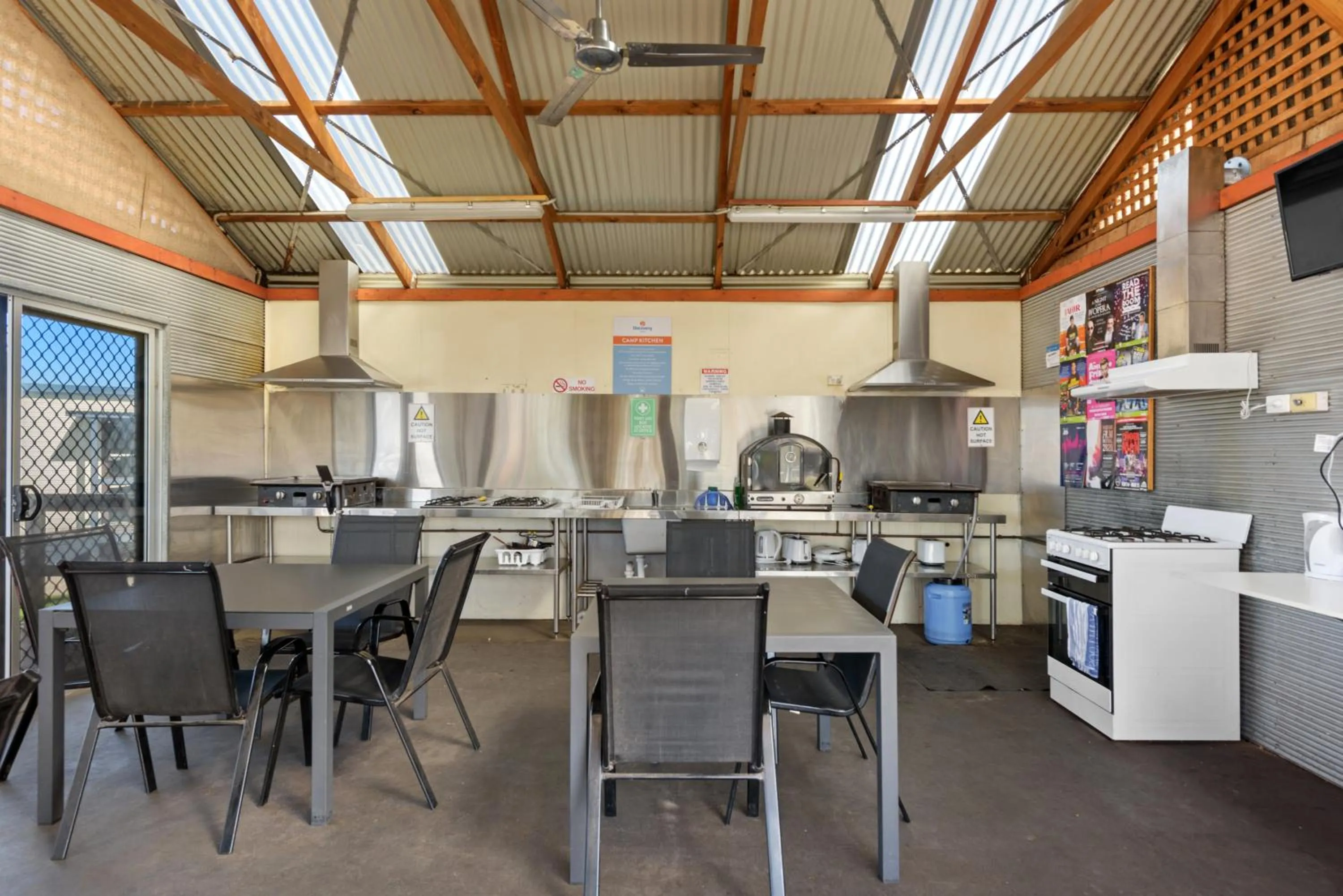 Communal kitchen in Discovery Parks - Adelaide Beachfront