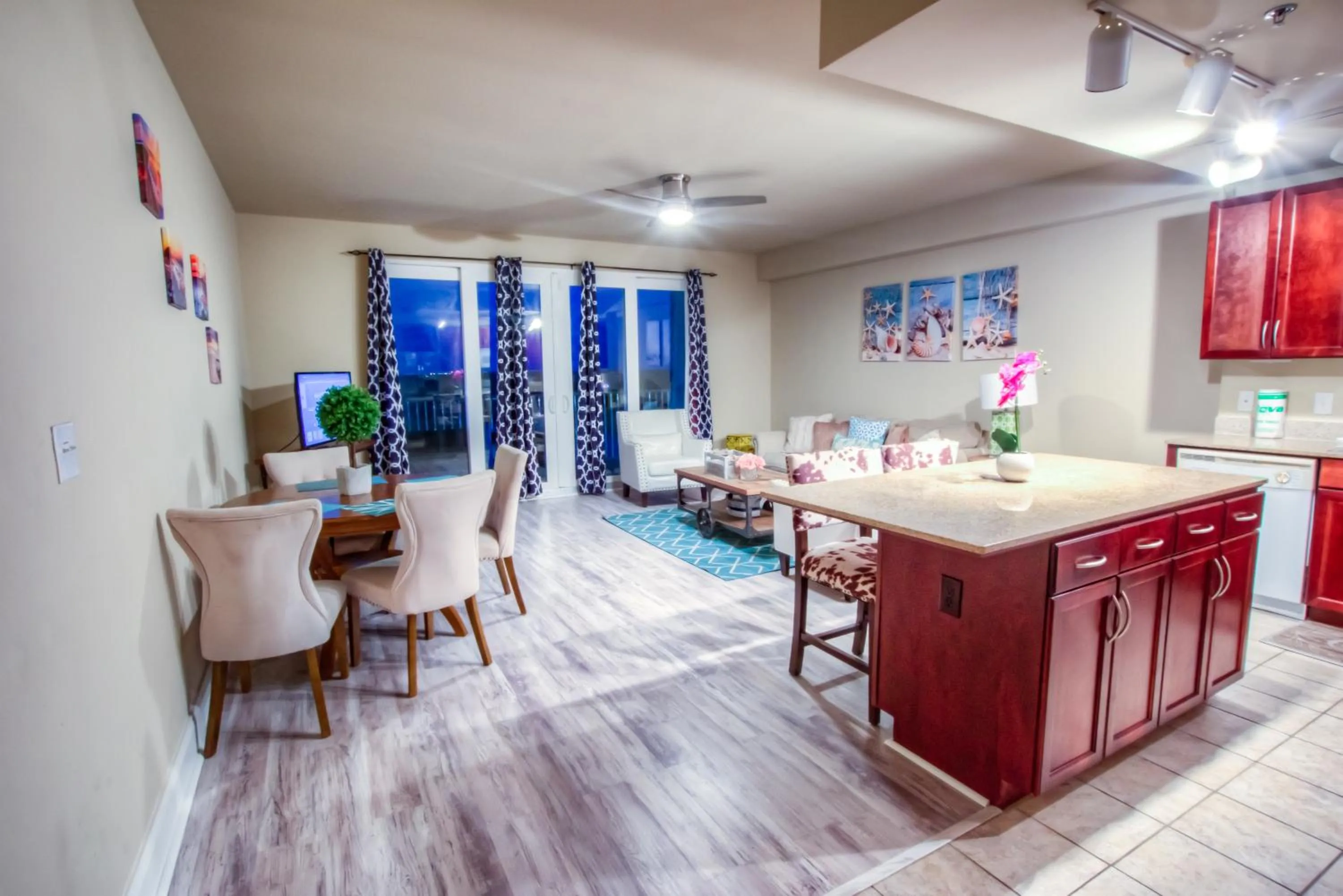 Laketown Wharf Resort 1036 By Aneliya