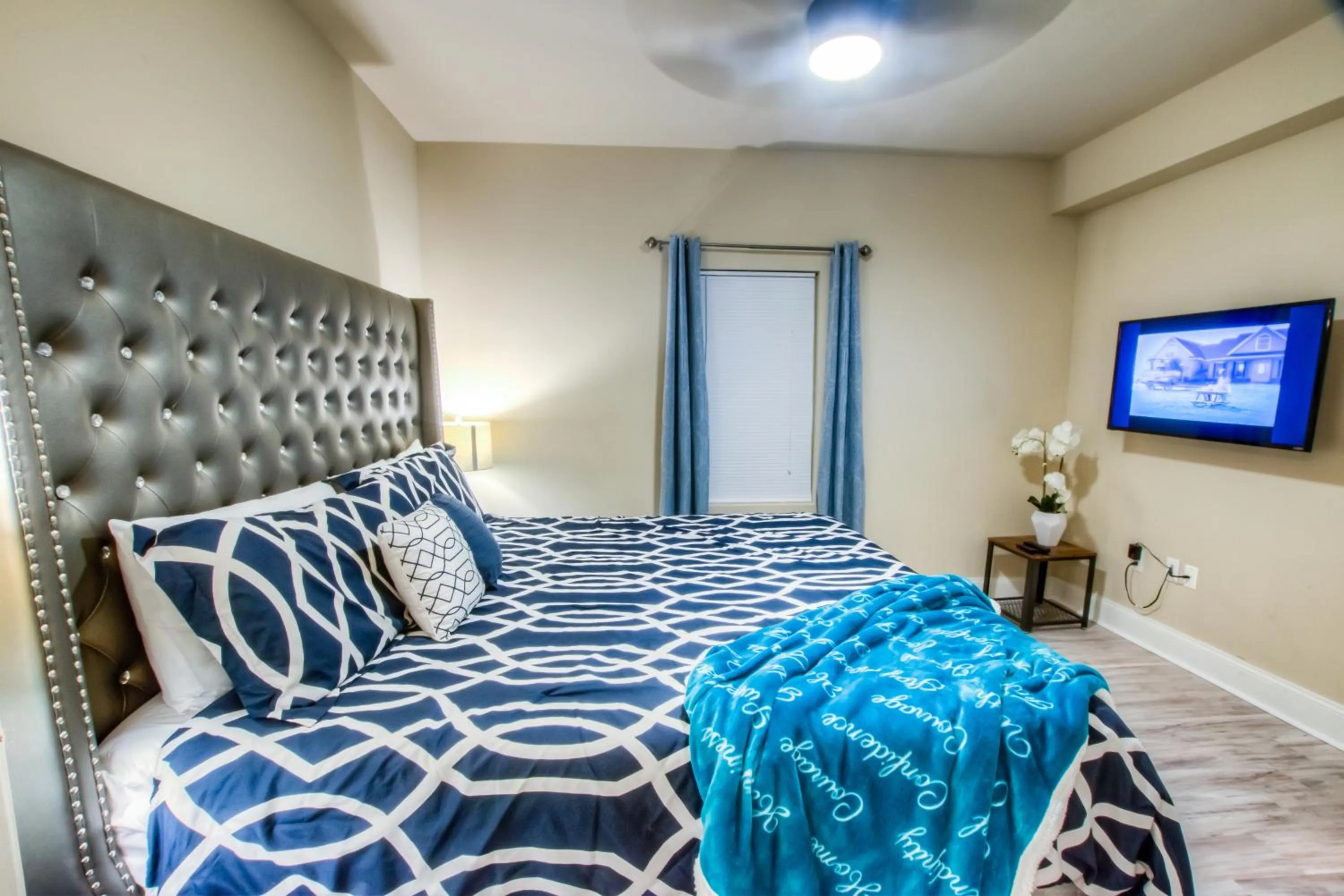 Bed in Laketown Wharf Resort 1036 By Aneliya