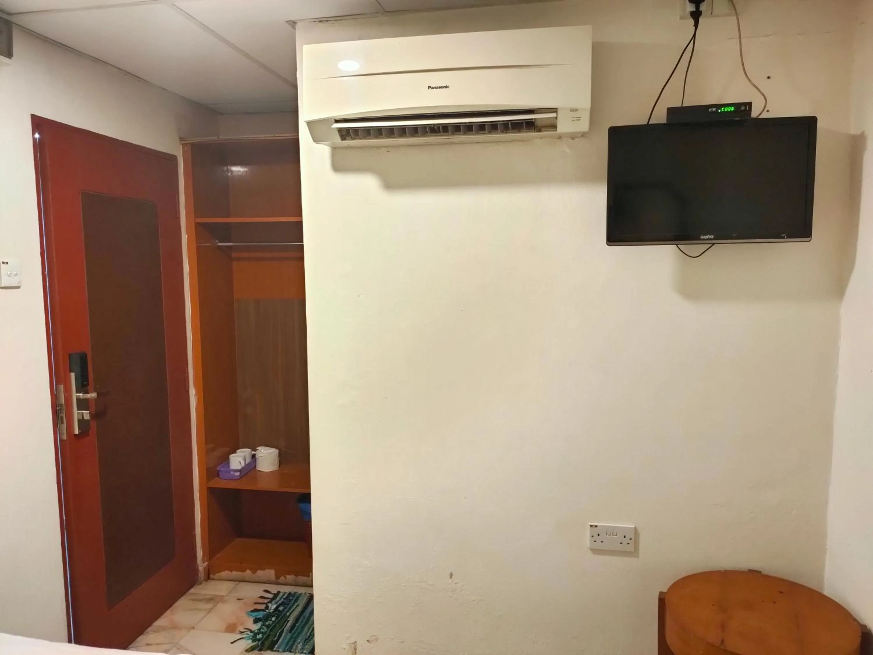 Bedroom, TV/Entertainment Center in Mz Hotel