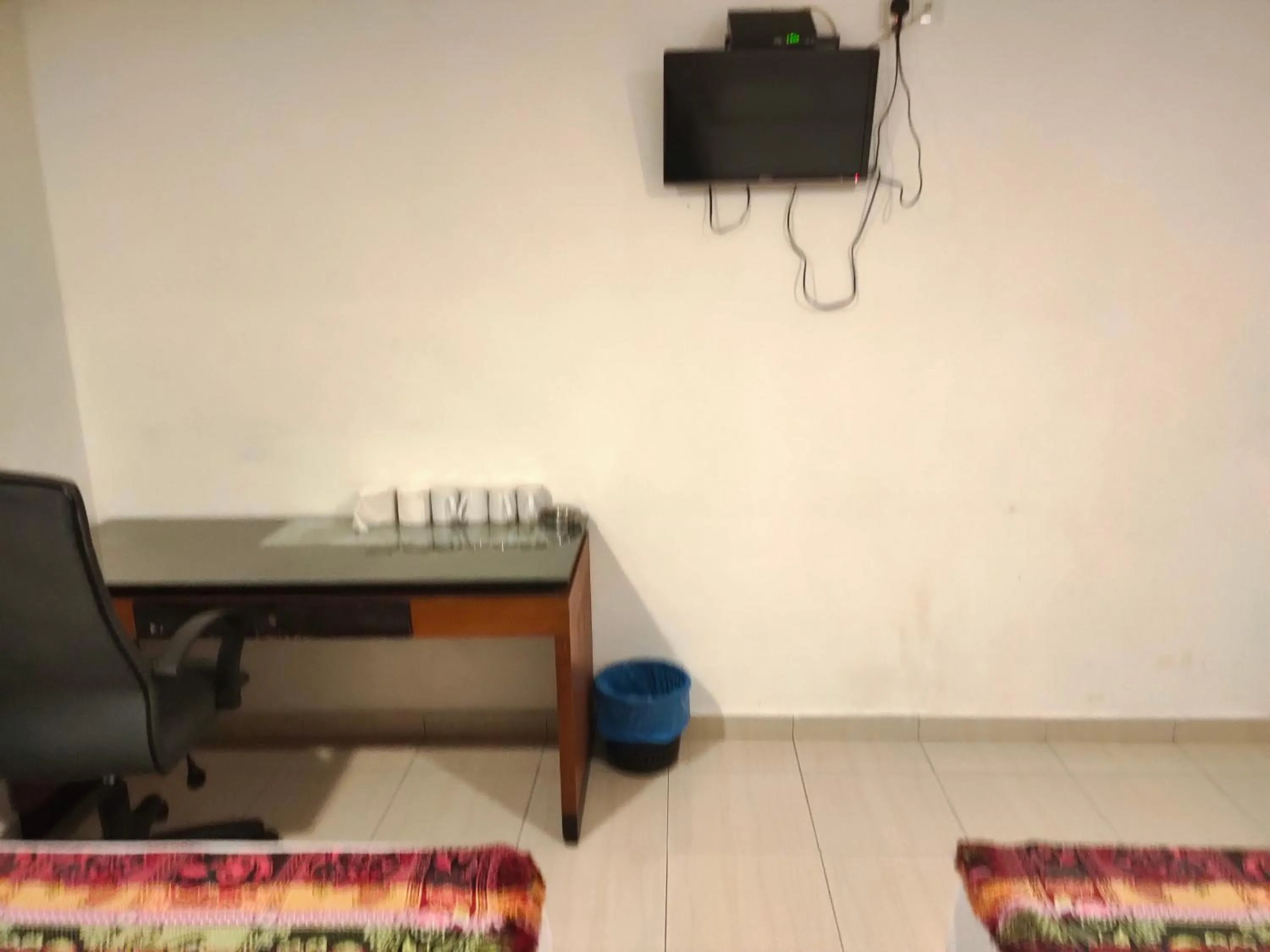 Bedroom, TV/Entertainment Center in Mz Hotel